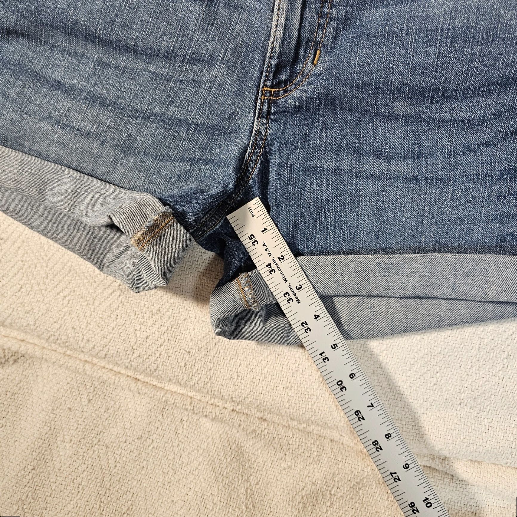Banana Republic VINTAGE Banana Republic Denim Jeans Shorts Woman Sailor Beach Travel 4" 3Inseam Blue Adult Regular Size 4 Mens Womens? Size 27" / US 4 / IT 40 - 6 Thumbnail