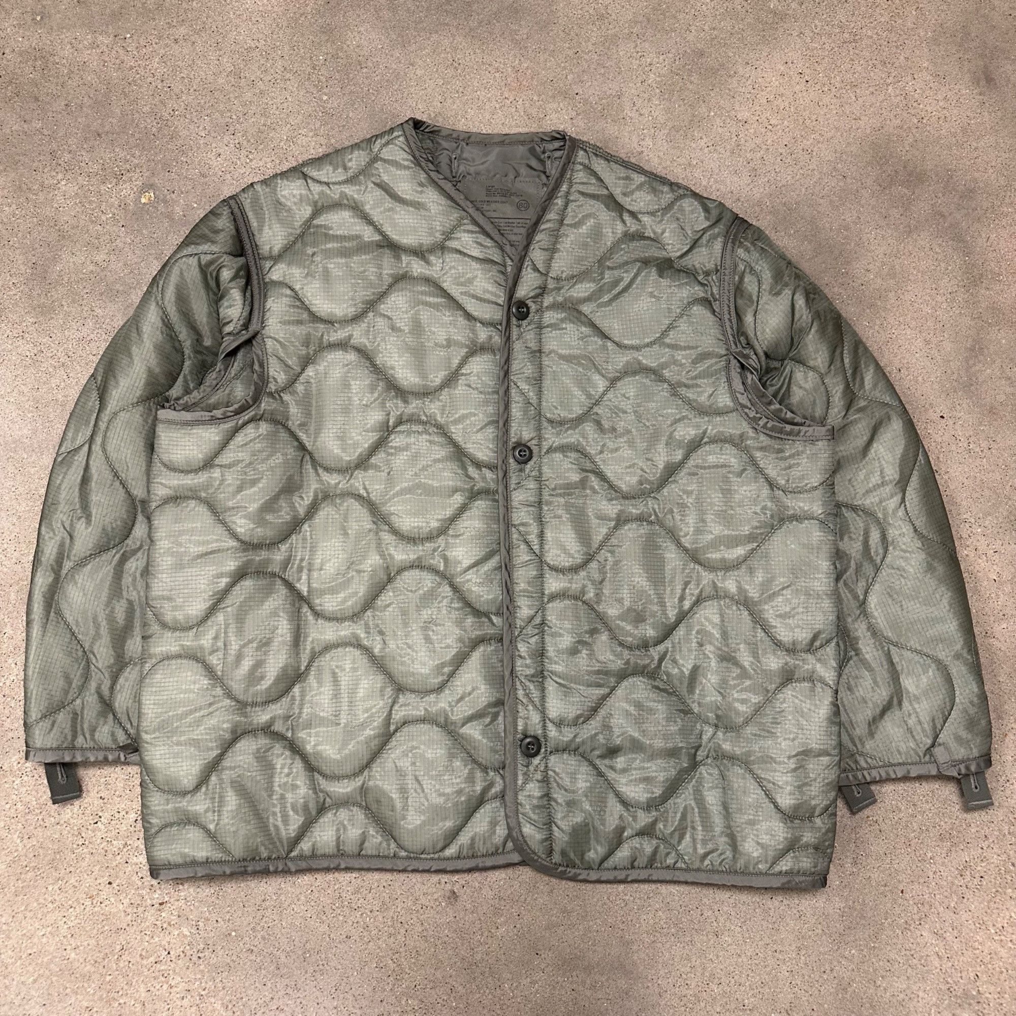 Vintage Vintage New Oldstock Military Liner Quilted Jacket Size US L / EU 52-54 / 3 - 1 Thumbnail