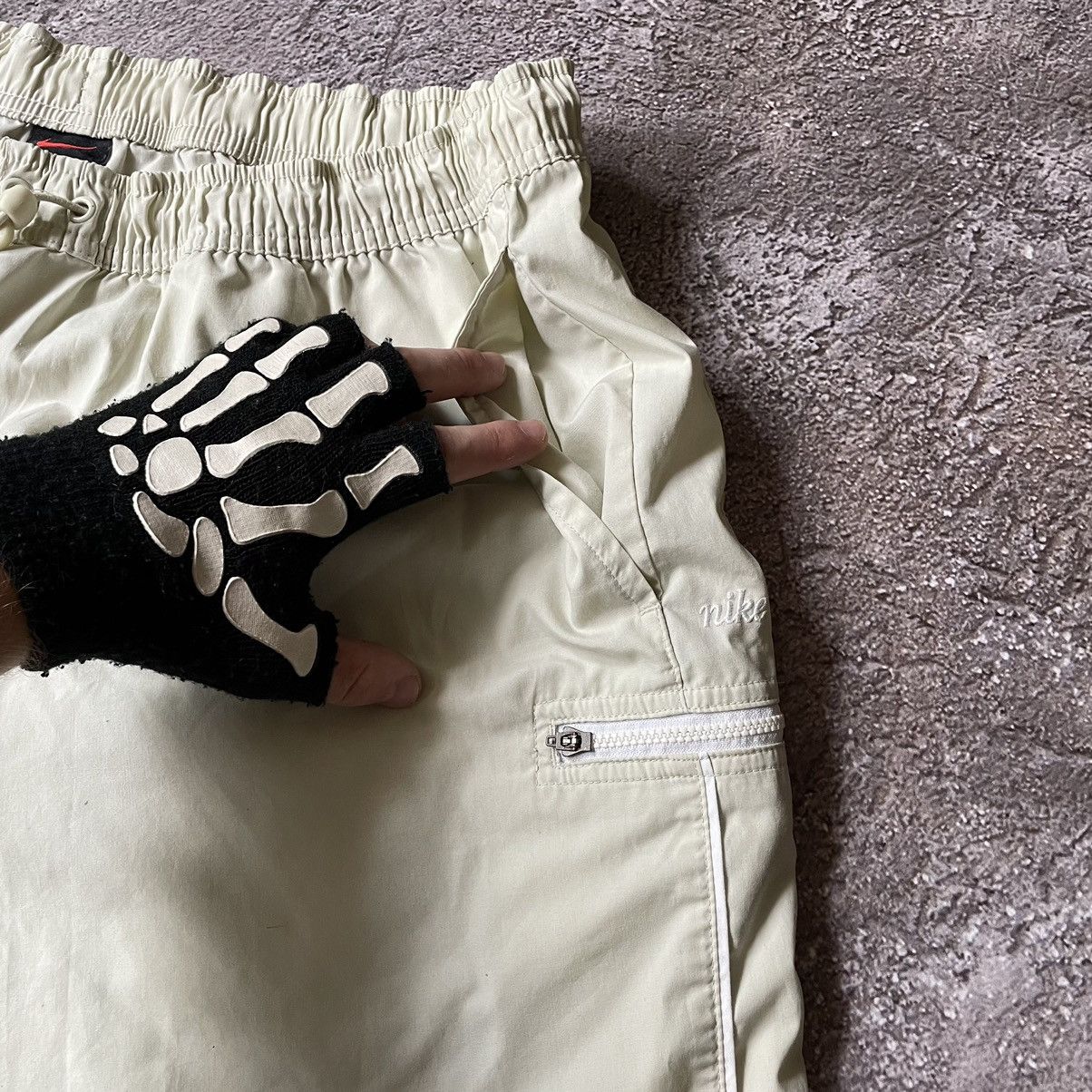 Nike Vintage Y2K Nike Short Logo Sportwear Casual Buymypiece 90s Size US 36 / EU 52 - 4 Thumbnail
