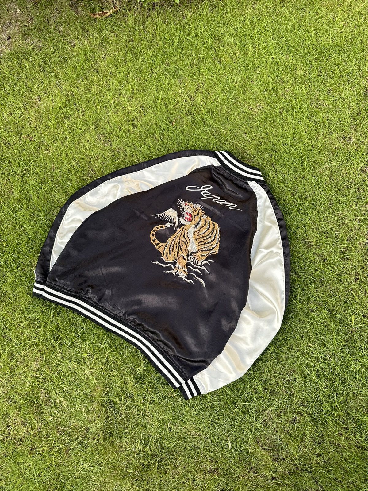 Designer × Japanese Brand × Vintage JAPAN VINTAGE BIG TIGER LOGO JACKET Size US L / EU 52-54 / 3 - 1 Thumbnail
