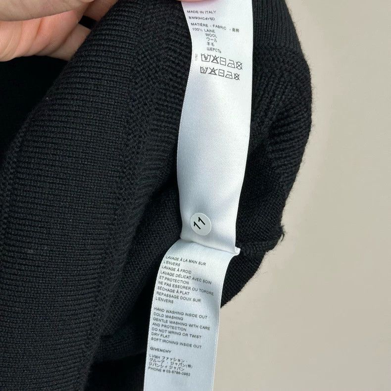 Givenchy Givenchy × Chito Collaboration Graffiti Flock Knitwear M S Size US M / EU 48-50 / 2 - 4 Thumbnail
