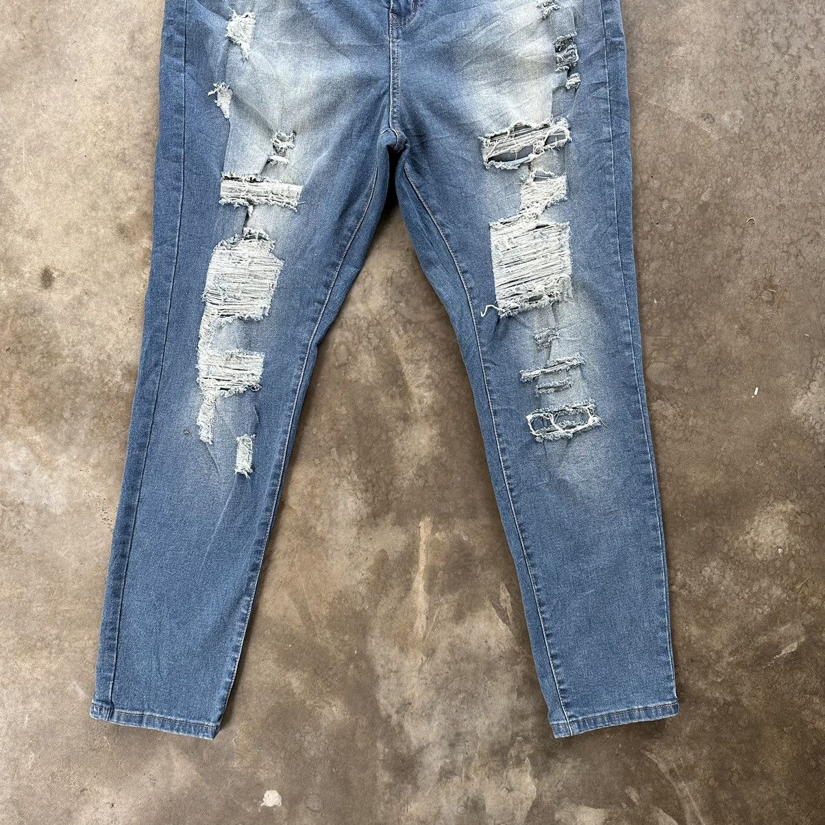 Japanese Brand Vintage Japanese Distressed Faded Slim Fit Denim Jean Pant Size US 36 / EU 52 - 2 Thumbnail