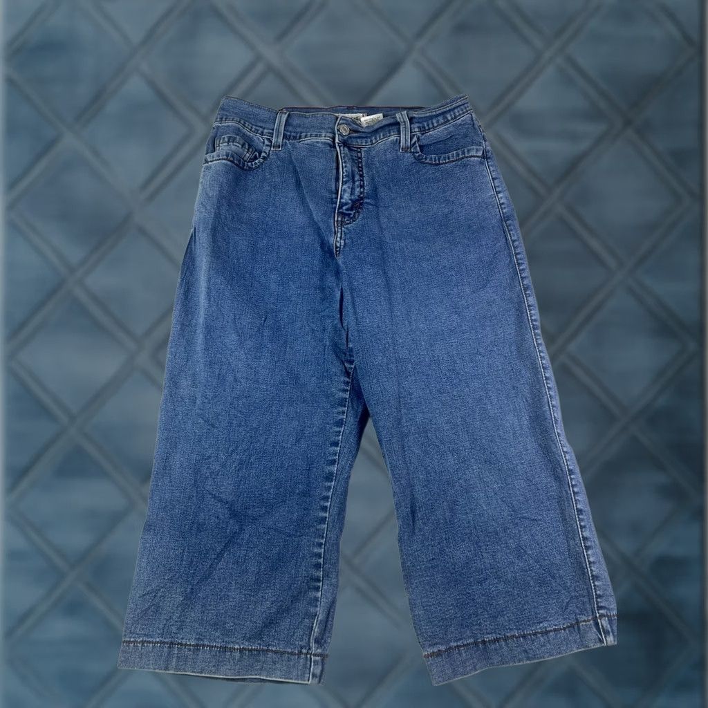Levi's Levi's 512 Capri Jeans Women's Slimming Size 14 Denim Blue Capri Jeans Capris Slimming Pockets 19 Inseam 30 Waist Denim Blue Size 36" / US 14 / IT 50 - 1 Thumbnail