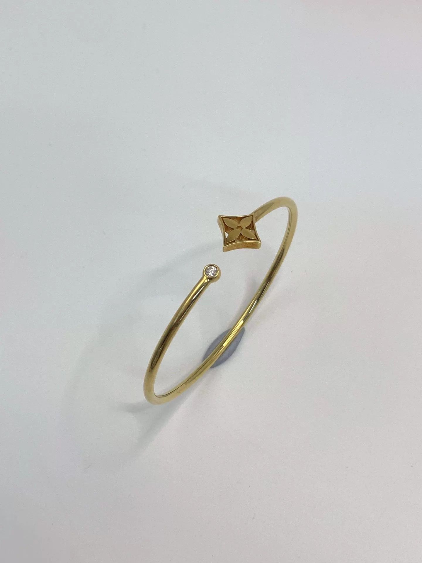 Louis Vuitton LV Gold 1 Diamond Clover Bracelet 16 6.06g No Acc Size ONE SIZE - 1 Thumbnail