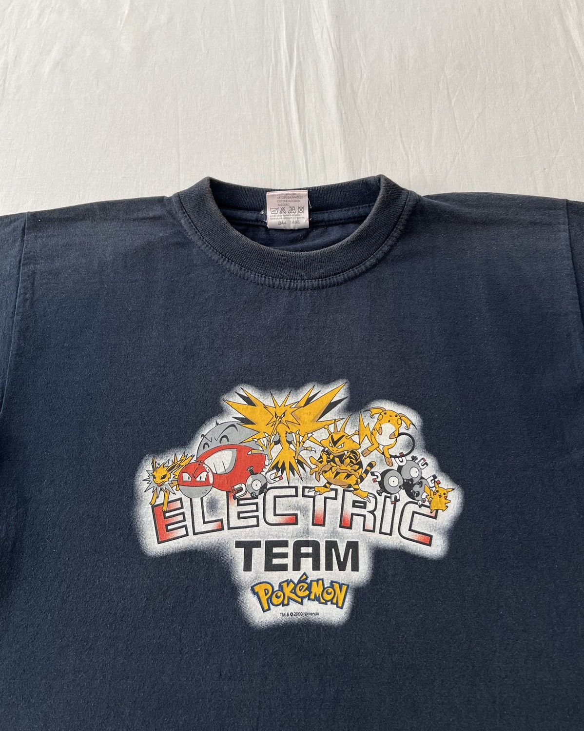 Vintage Vintage 2000 Pokemon Electric Team Nintendo Cartoon T-shirt Size US XS / EU 42 / 0 - 7 Thumbnail
