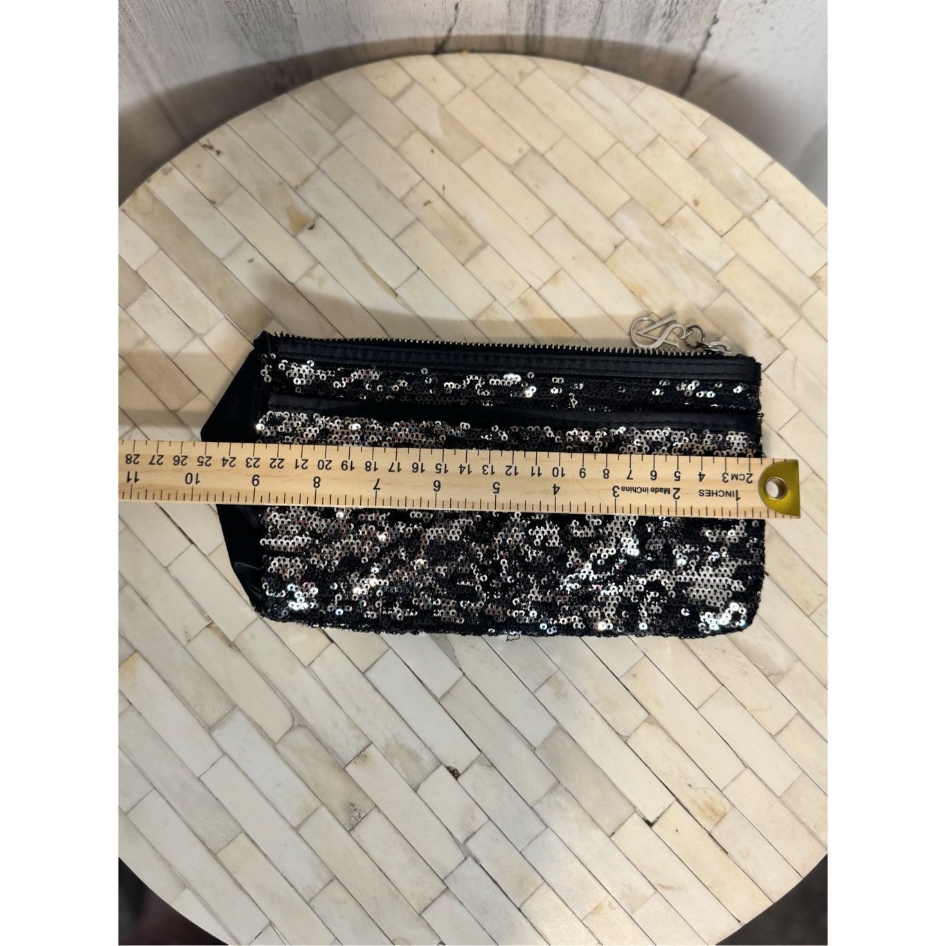 Victoria's Secret Victoria’s Secret Black Sequin Clutch Zip Pouch Wristlet Eve Size ONE SIZE - 8 Thumbnail