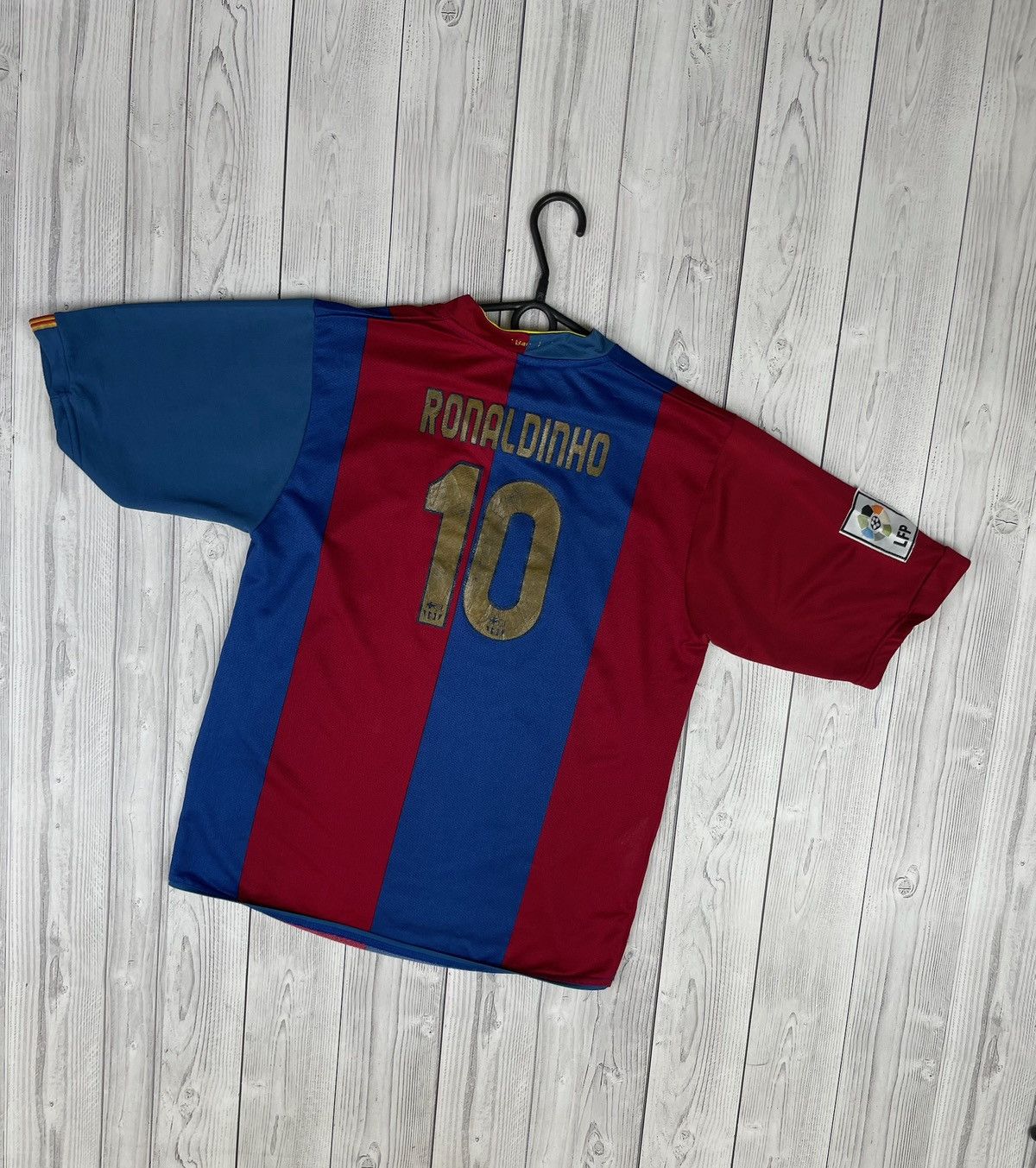 Vintage Vintage Ronaldinho tee size M 10 rare Size US M / EU 48-50 / 2 - 1 Thumbnail