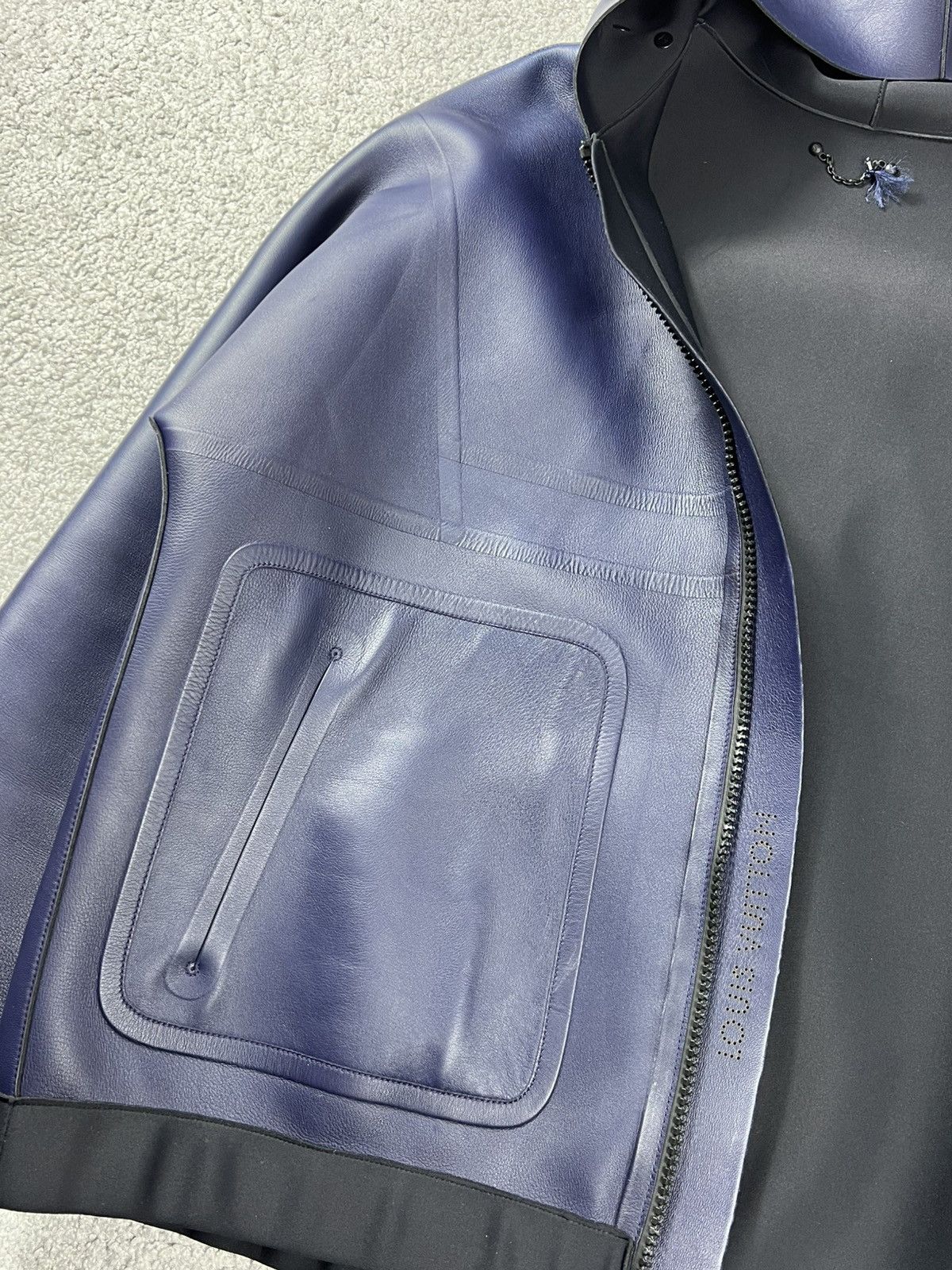 Louis Vuitton Louis Vuitton Leather Dark Blue Hooded Zip Up Jacket Size L Size US L / EU 52-54 / 3 - 23 Thumbnail