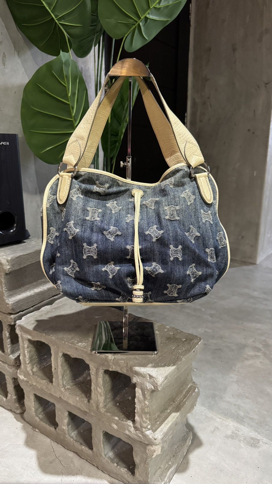 Celine Céline Celine Blue Triomphe Denim Tote Bag White Size ONE SIZE - 1 Thumbnail