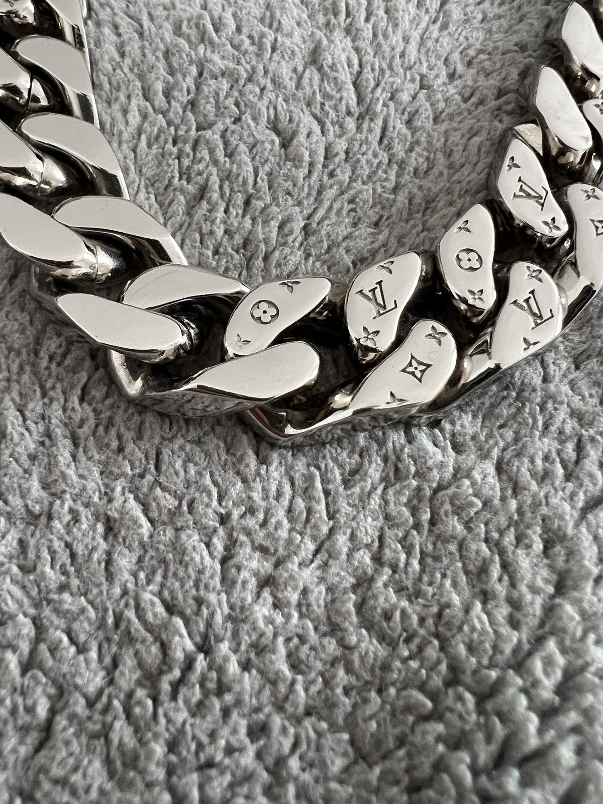 [SALE]ヴィトン Vuitton レア ペンダントLV ペイパープレーン Louis Vuitton】ルイヴィトン『ペンダント・LV ペイパープレーン