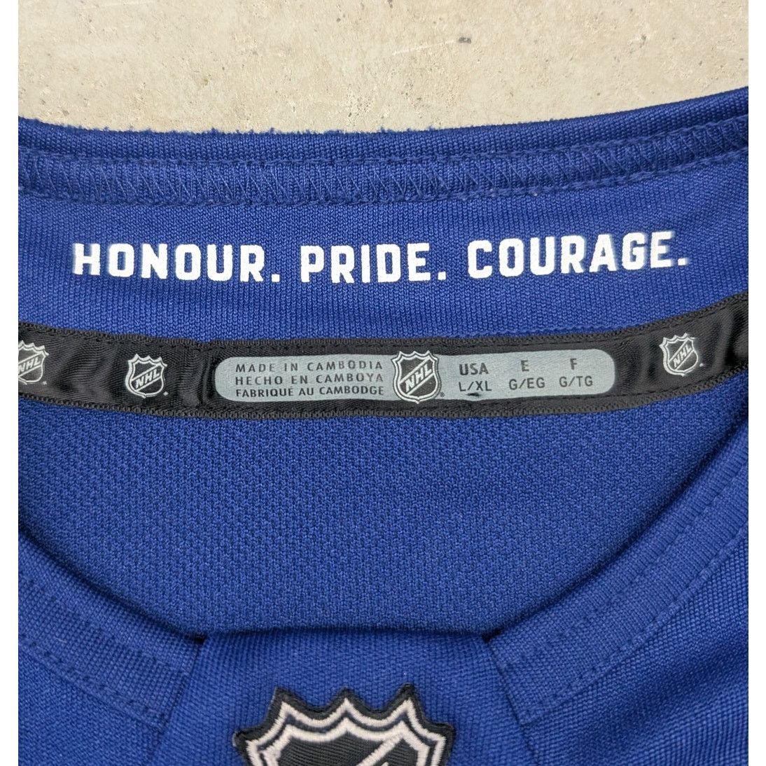 NHL Toronto Maple Leafs Hockey School Youth Jersey Signed Size US XL / EU 56 / 4 - 5 Thumbnail