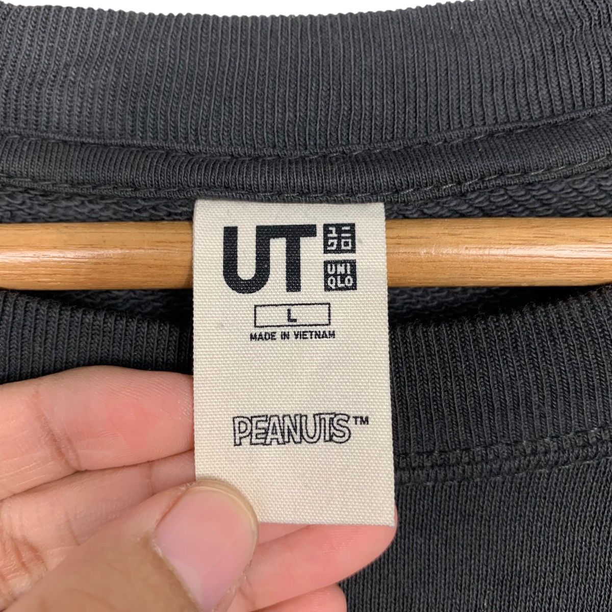 Uniqlo UNIQLO X PEANUTS Big Logo Graphics Sweatshirts #1708-C76 Size US L / EU 52-54 / 3 - 11 Thumbnail