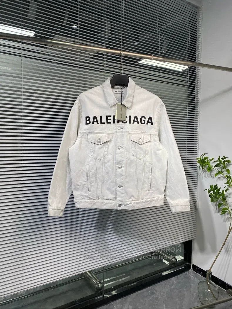 Balenciaga Balenciaga Denim jacket with embroidered logo, distressed Size XS / US 0-2 / IT 36-38 - 1 Thumbnail