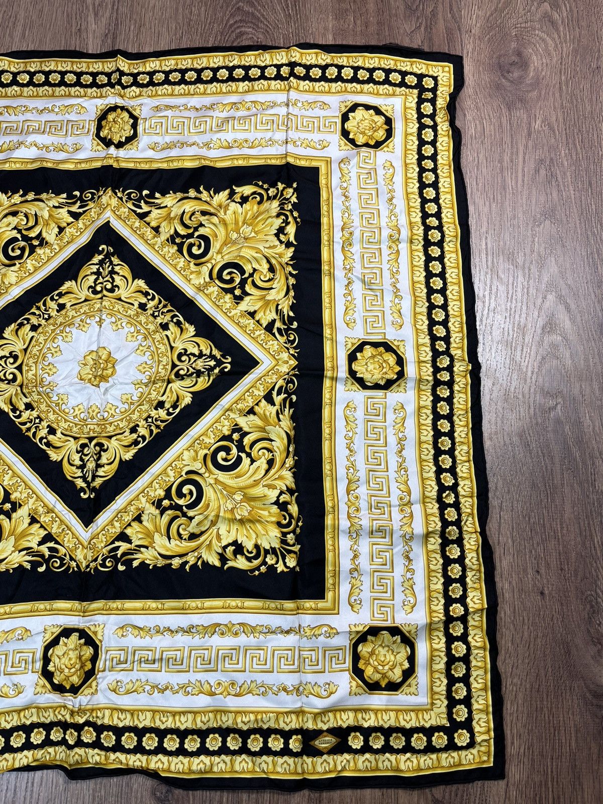 Versace Versace Silk Scarf Very Rare Gold Size ONE SIZE - 3 Thumbnail