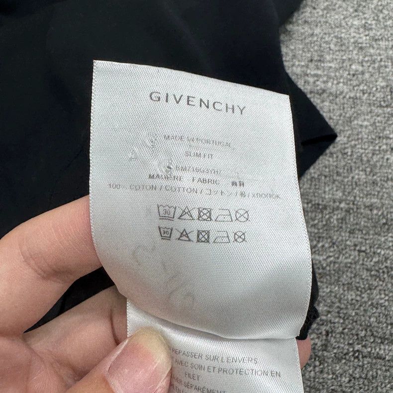 Givenchy Givenchy Abstract Letter Short Sleeve Size US M / EU 48-50 / 2 - 5 Thumbnail