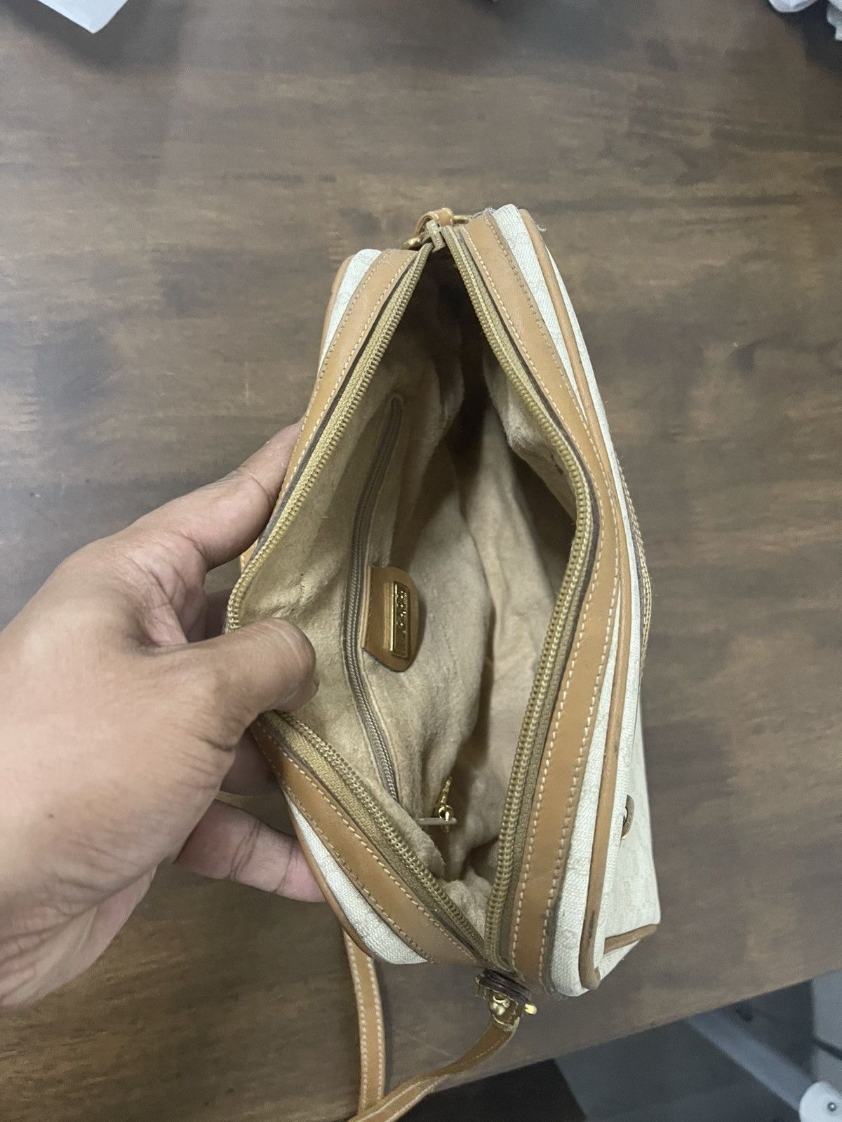 Gucci × Vintage Vintage GUCCI Micro Logo Crossbody Handbag Size ONE SIZE - 14 Thumbnail