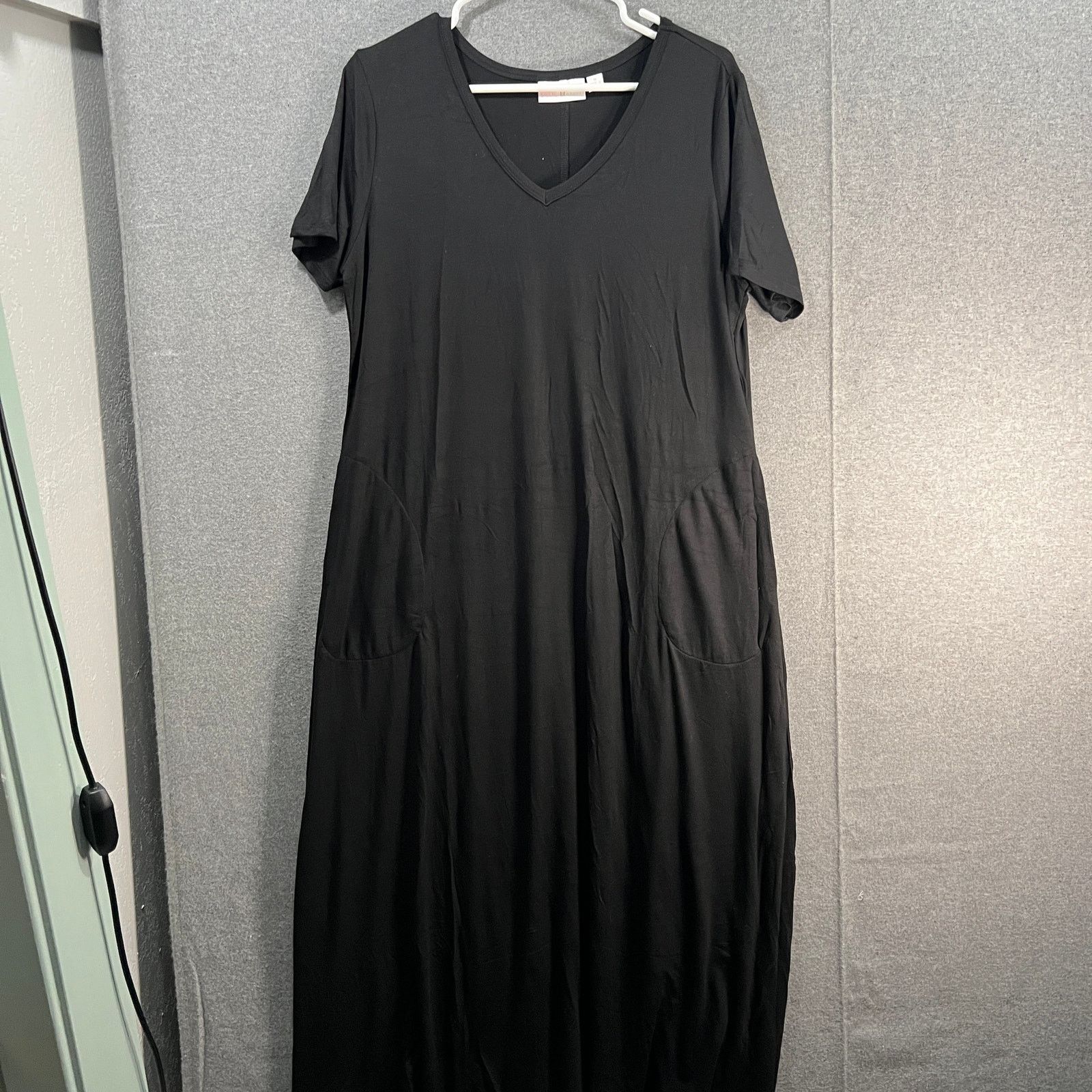 Other Belle by Kim Gravel V-Neck Maxi Dress Black Size Medium Size M / US 6-8 / IT 42-44 - 4 Thumbnail