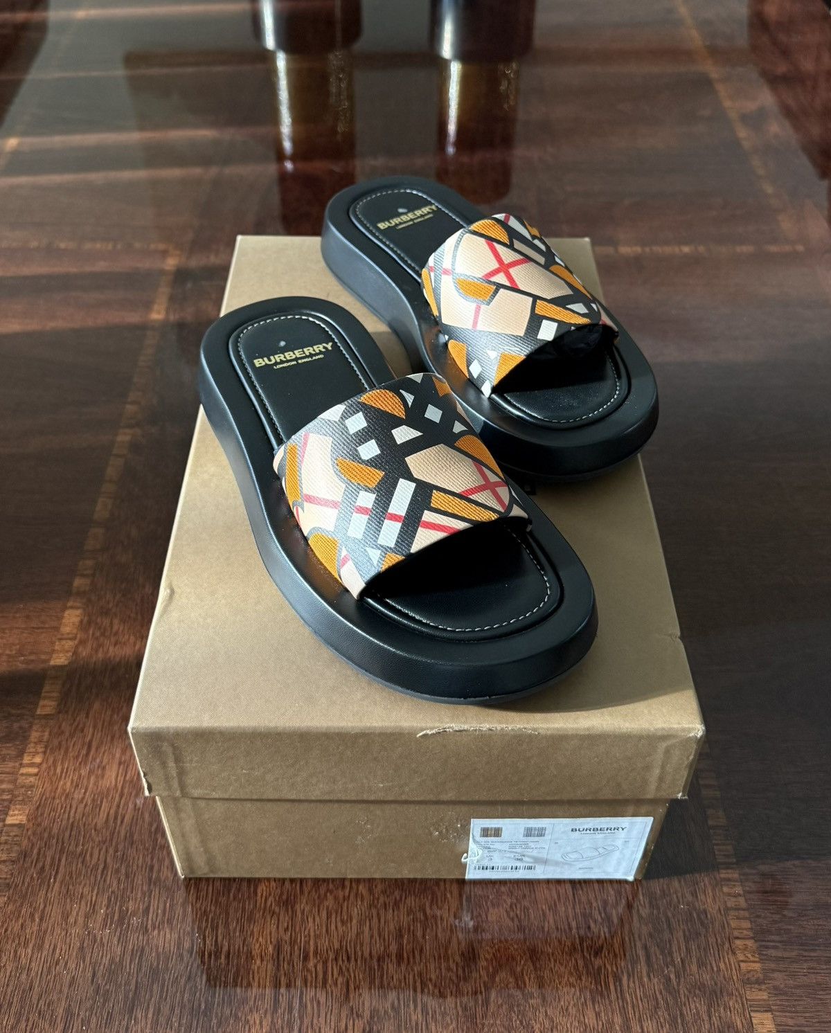 Burberry Burberry Slides Size US 6 / IT 36 - 1 Thumbnail