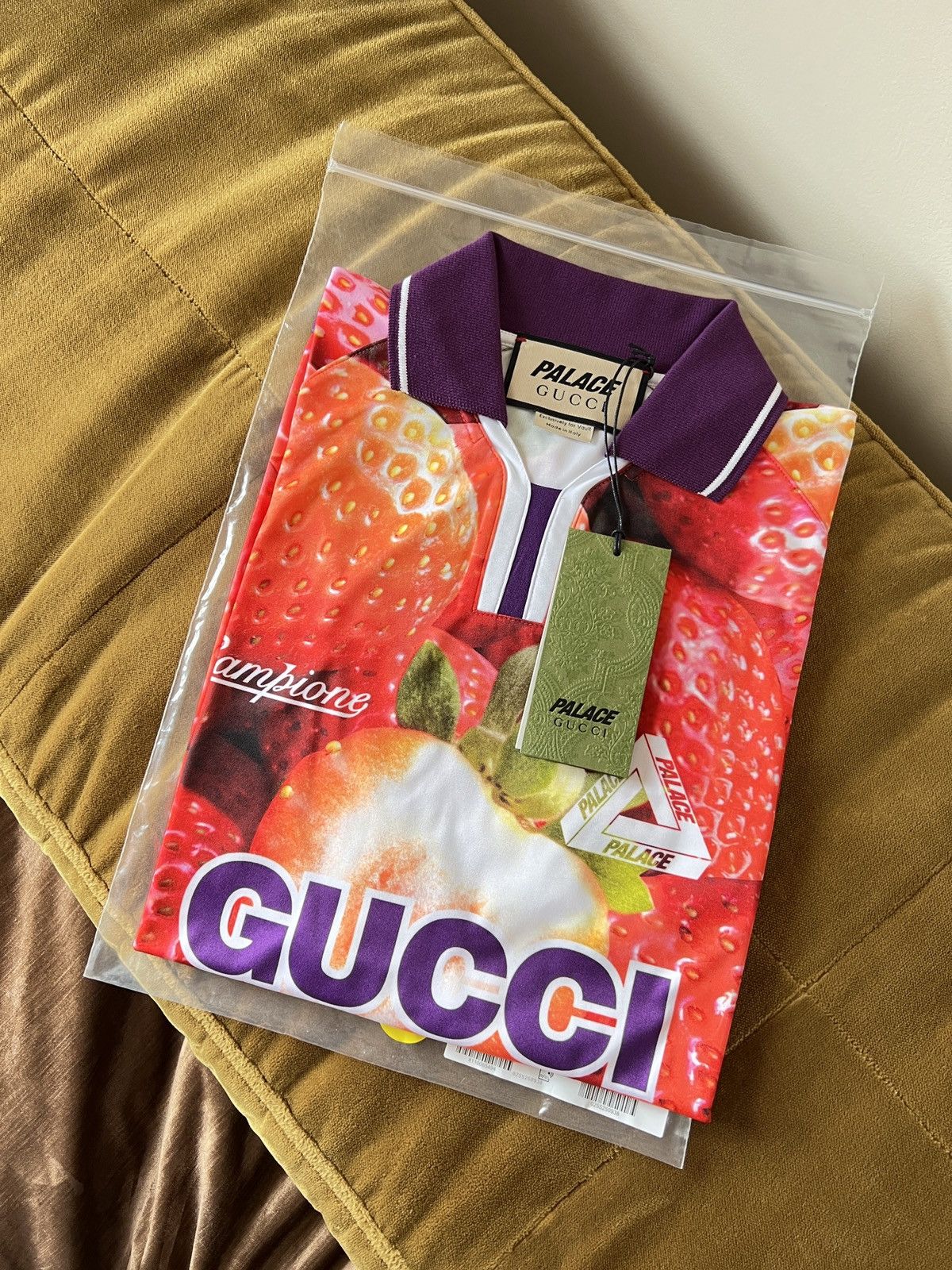 トップス PALACE X GUCCI STRAWBERRY JERSEY Palace x Gucci Strawberry Print Technical Jersey Football T