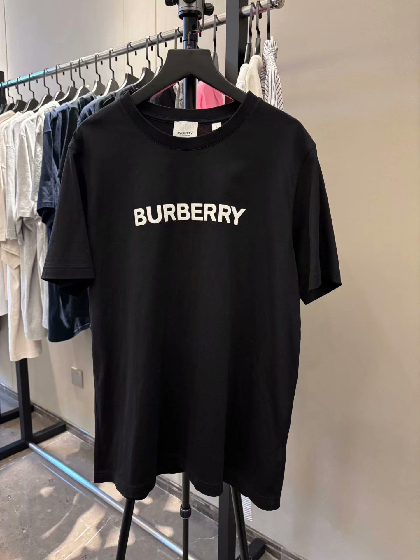 Burberry Burberry Retro T-Shirt l Men Size US L / EU 52-54 / 3 - 1 Thumbnail