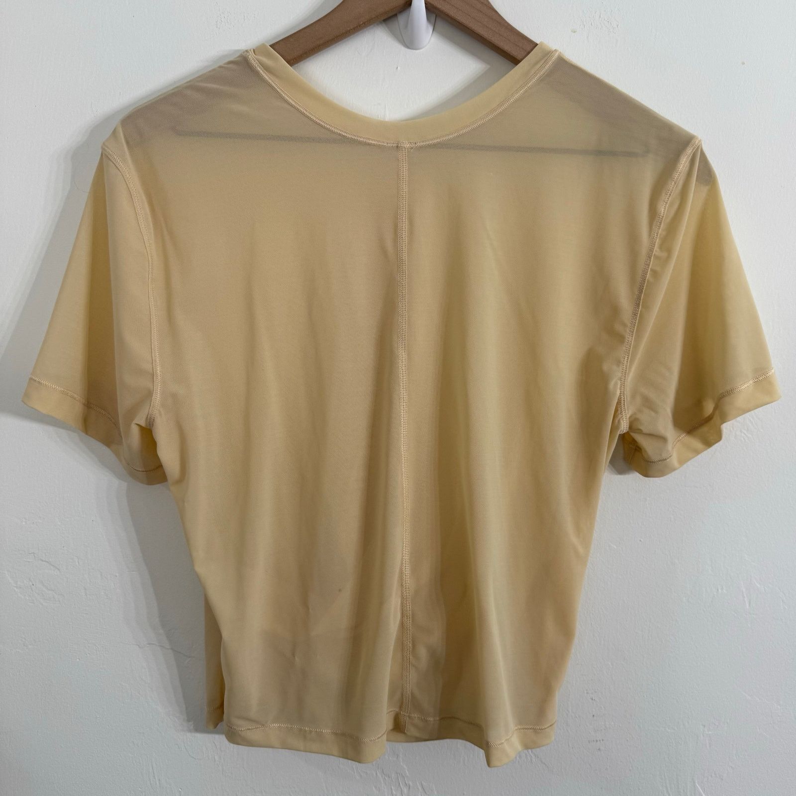 Lululemon Lululemon Lightweight Mesh Reversible Yoga T-Shirt Prosecco Size S / US 4 / IT 40 - 3 Thumbnail