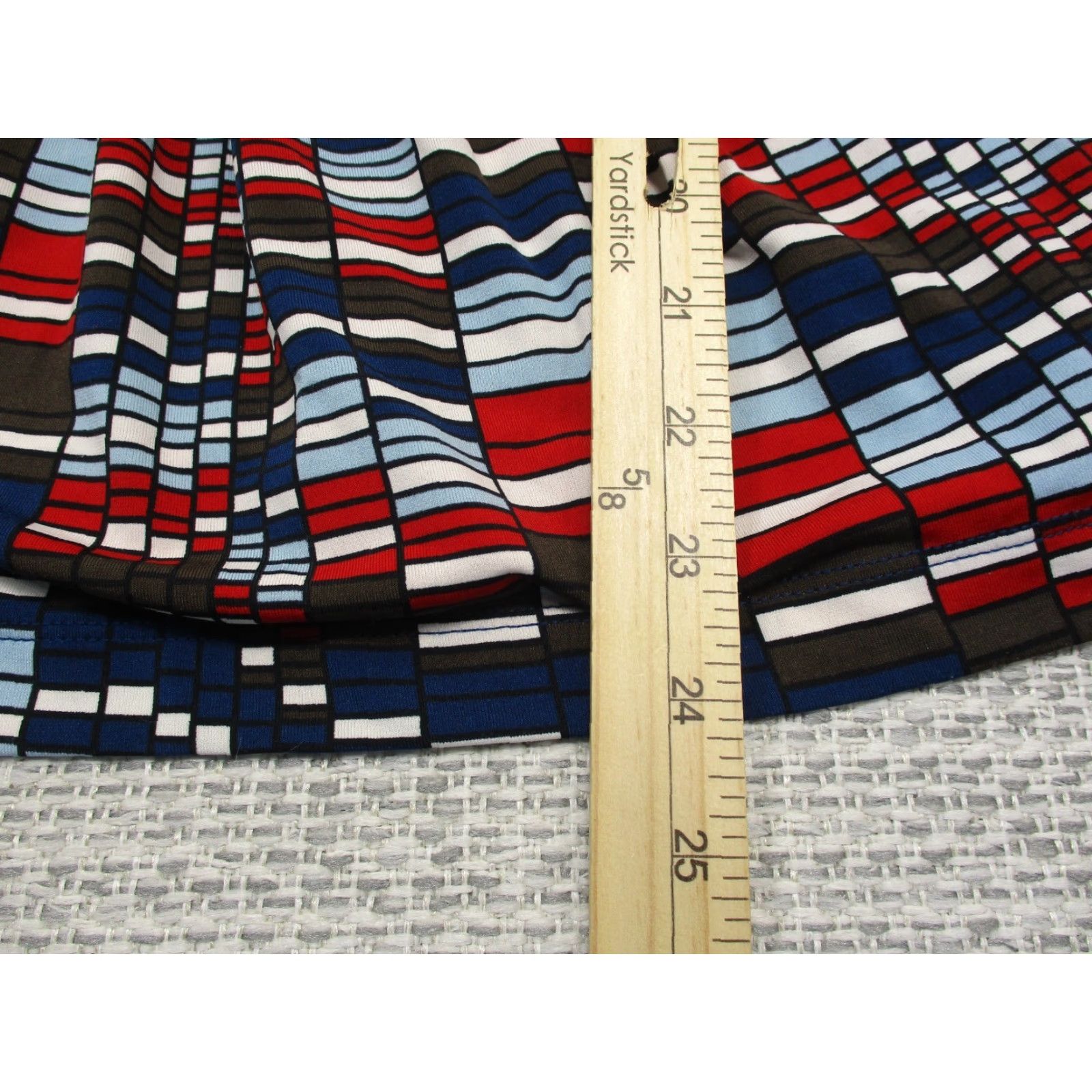 Bcbgmaxazria BCBGMAXAZRIA Womens Tank Top Sleeveless V-Neck Multicolor Pattern XS S EUC Regular Size S / US 4 / IT 40 - 6 Thumbnail