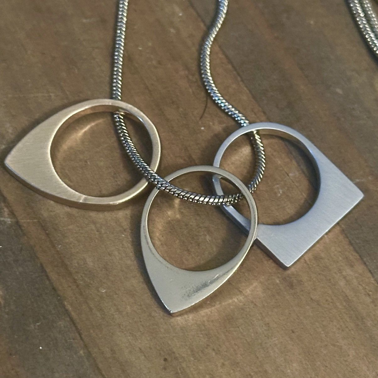 Other Long layered gold tone tricolor rings pendant necklace Size ONE SIZE - 4 Thumbnail