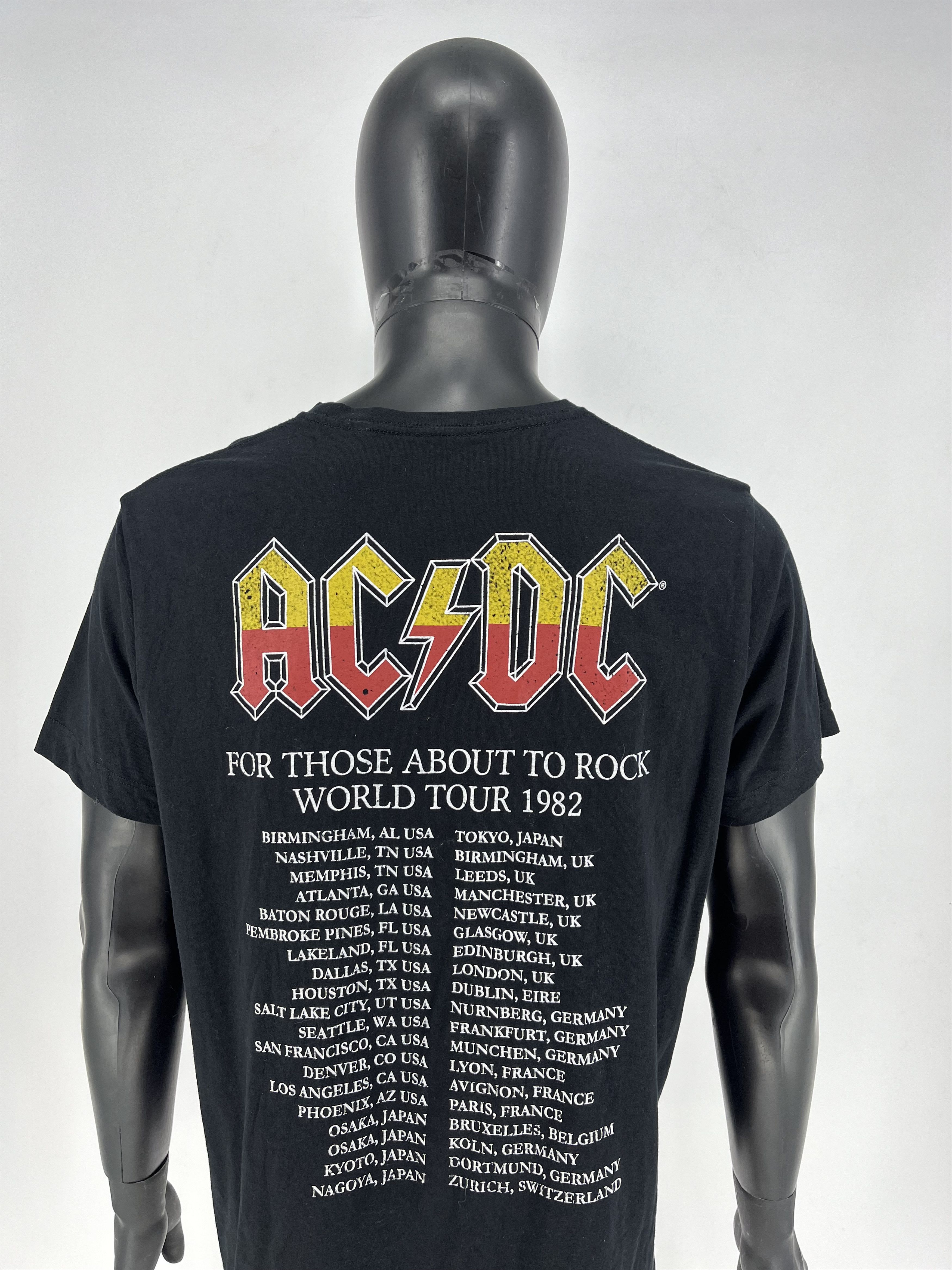 Band Tees × Vintage Vintage Y2K AC/DC ACDC Black In Evrope Tour Big Logo Size US M / EU 48-50 / 2 - 9 Thumbnail