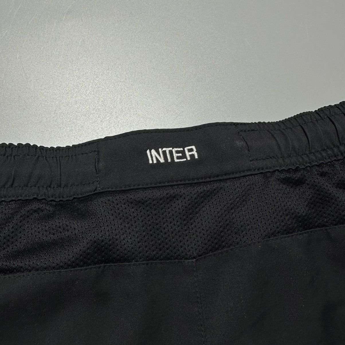 Nike INTER MILAN NIKE 2010/2011 FOOTBALL HOME SHORTS #9 FORLAN Size US 33 - 8 Thumbnail