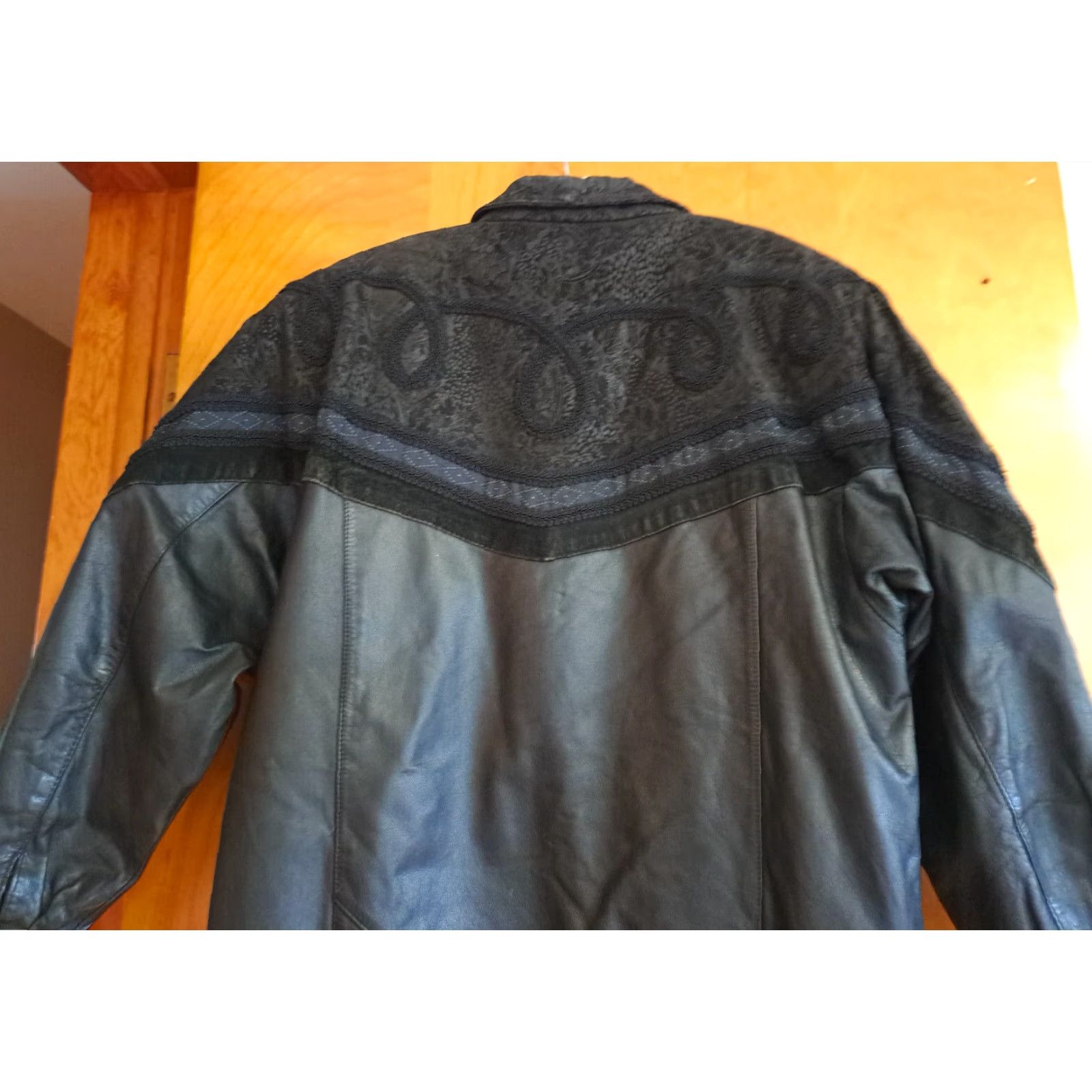 Wilson Wilson Coat Women Long Black Suede Leather X-Small Embroidered Paisley Trench Coat Bohemian Party/Cocktail Vintage: No Mens Womens Girls? Size XS / US 0-2 / IT 36-38 - 5 Thumbnail