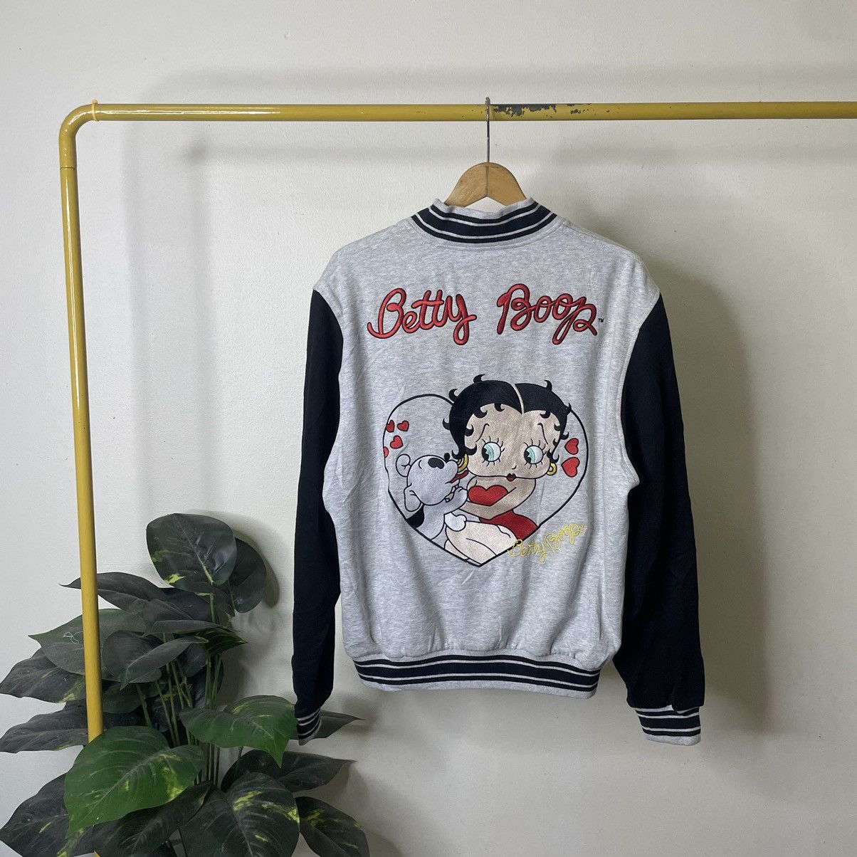 Vintage Vintage Y2K Betty Boop Embroidery Varsity Jacket Size US L / EU 52-54 / 3 - 1 Thumbnail