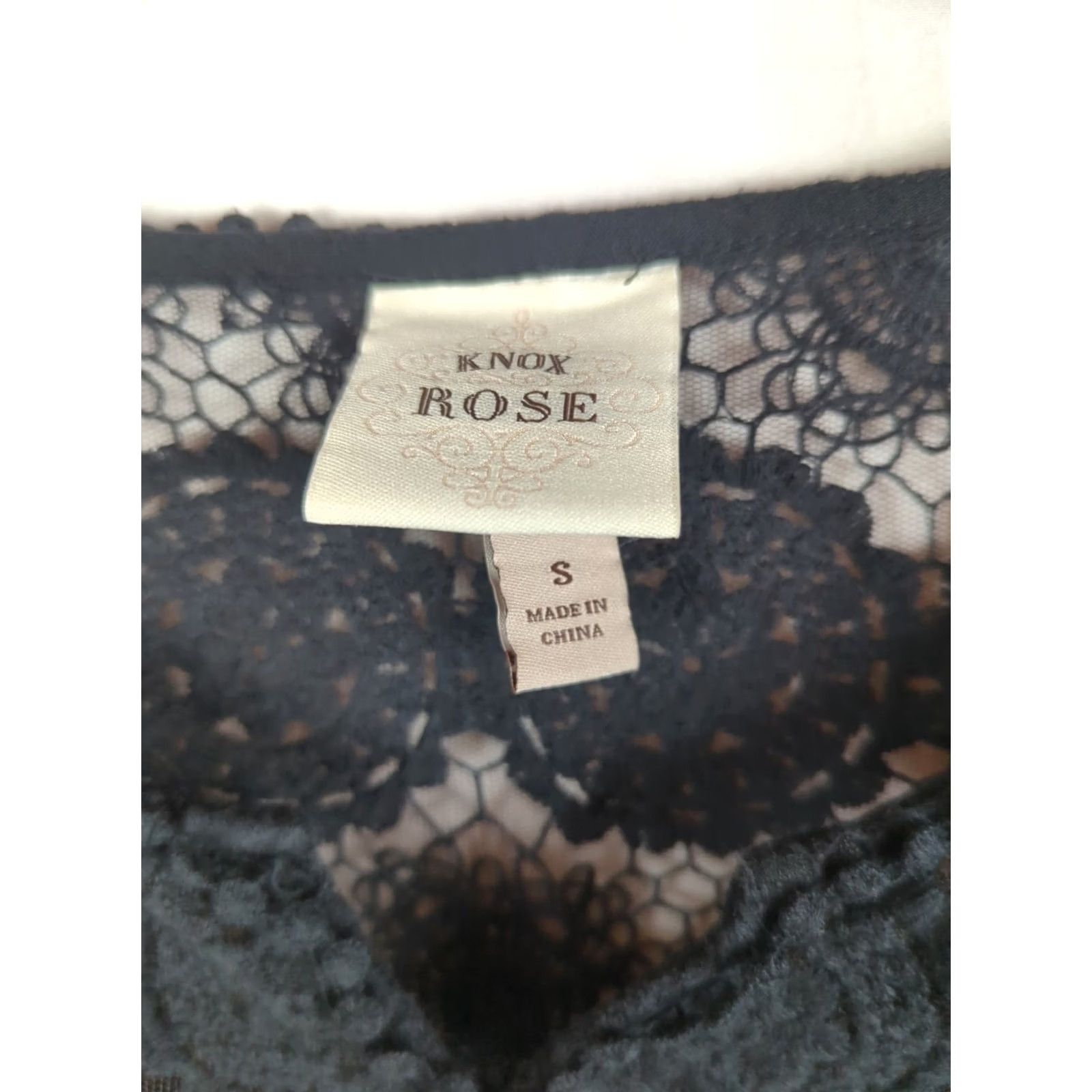 Vintage Knox Rose Women Top Small Black Crochet Lace V-Neck Short Sleeve Pullover Prairie Peasant Casual Sleeve Relaxed Fit Blouse Size S / US 4 / IT 40 - 5 Thumbnail
