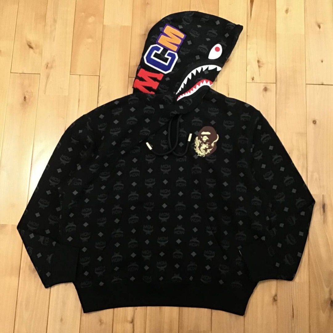Bape 2024 MCM × BAPE monogram shark pullover hoodie a bathing ape Size US L / EU 52-54 / 3 - 2 Thumbnail