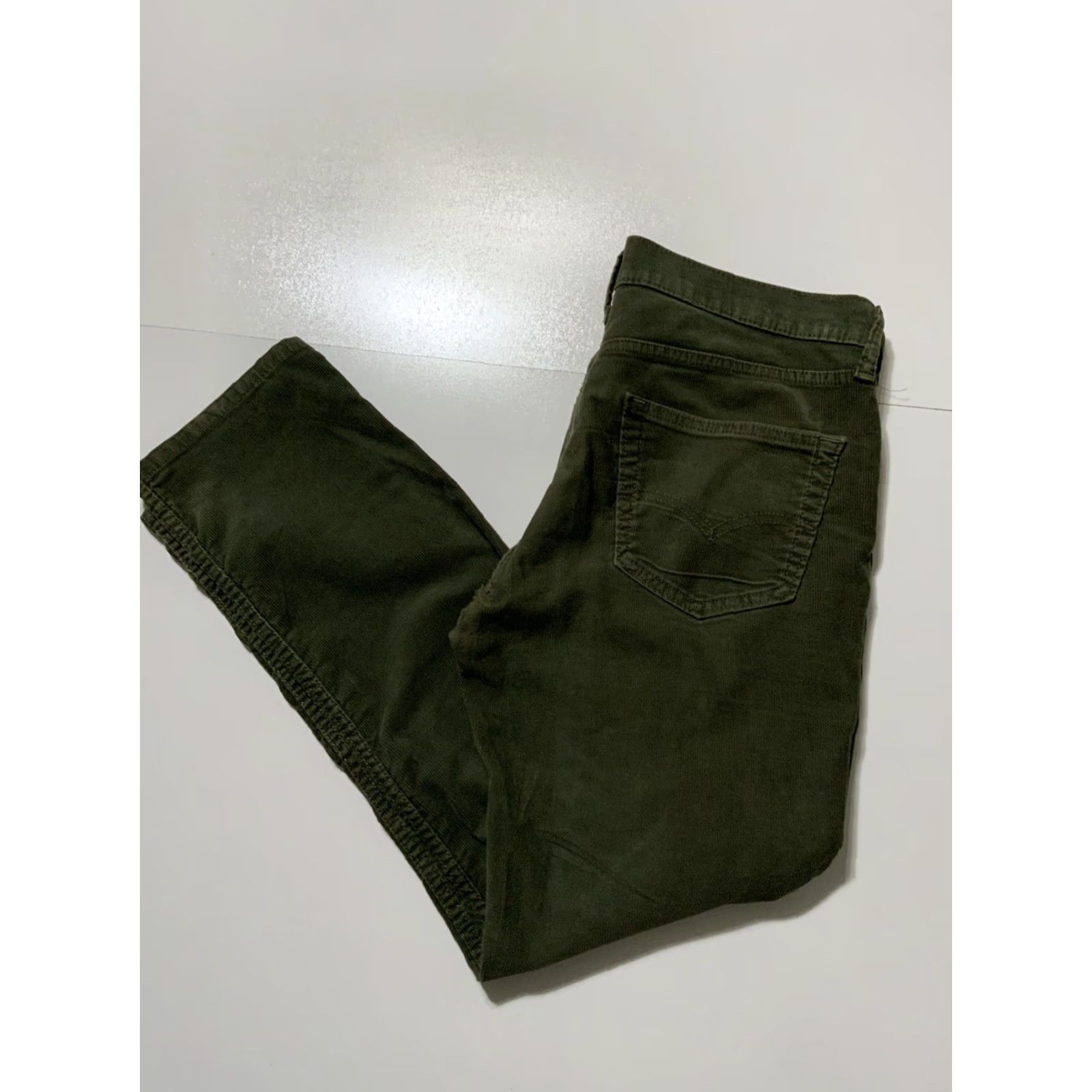 Levi's Levi’s Olive Green Corduroy Pants Corduroy Straight Leg 34 Men Regular 29 Inseam Green Size 34 Jeans Straight Leg Mens Size US 34 / EU 50 - 3 Thumbnail