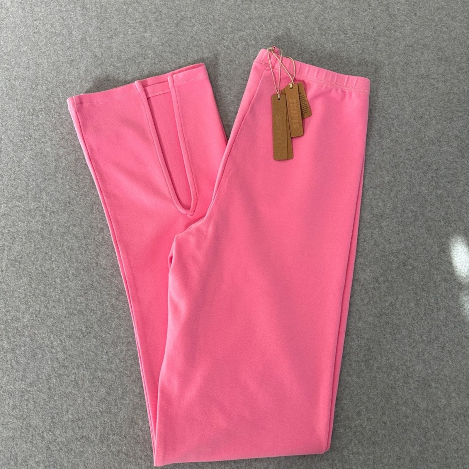 SKIMS Skims Outdoor Split Hem Legging - Bubble Gum Size 28" / US 6 / IT 42 - 3 Thumbnail