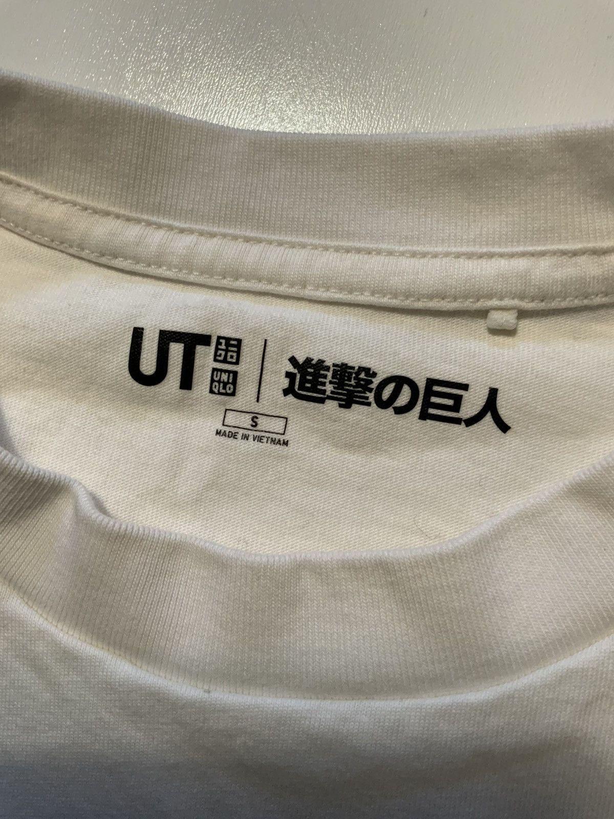 Uniqlo UT Uniqlo Attack On Titan Volume 2 104 Manga Anime T-Shirt Size US S / EU 44-46 / 1 - 6 Thumbnail