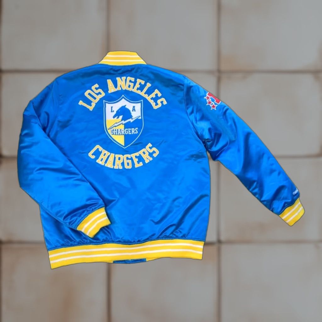 Mitchell & Ness Mitchell & Ness Los Angeles Chargers Throwback Jacket L Varsity Jacket Blue NFL Retro Football Men Chest 46" Logo Pockets Band Collar Button Coat Size US L / EU 52-54 / 3 - 1 Thumbnail