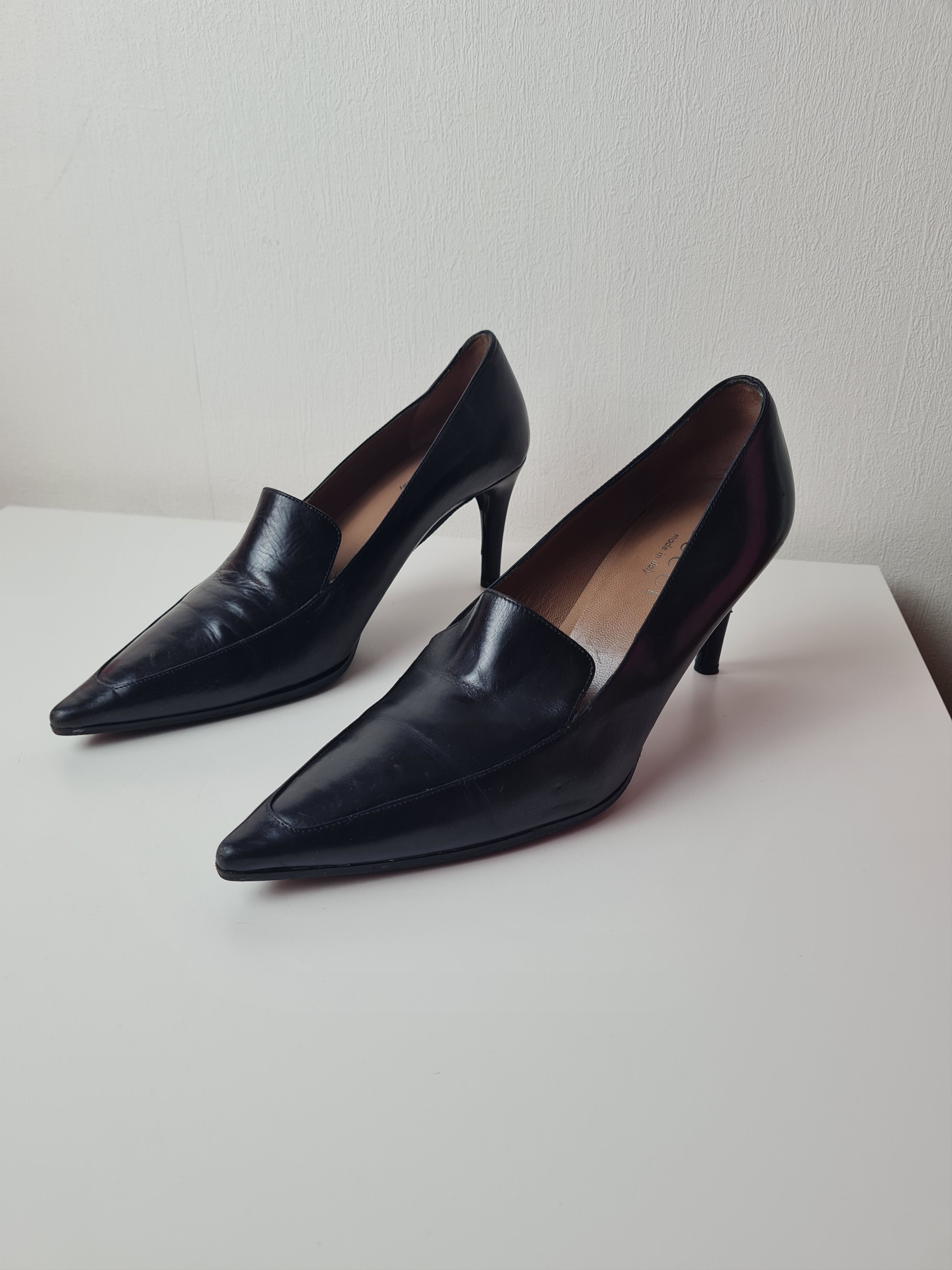 Gucci Vintage shoes Gucci almond toe heels black Luxury Sz 38 Size US 8 / IT 38 - 1 Thumbnail