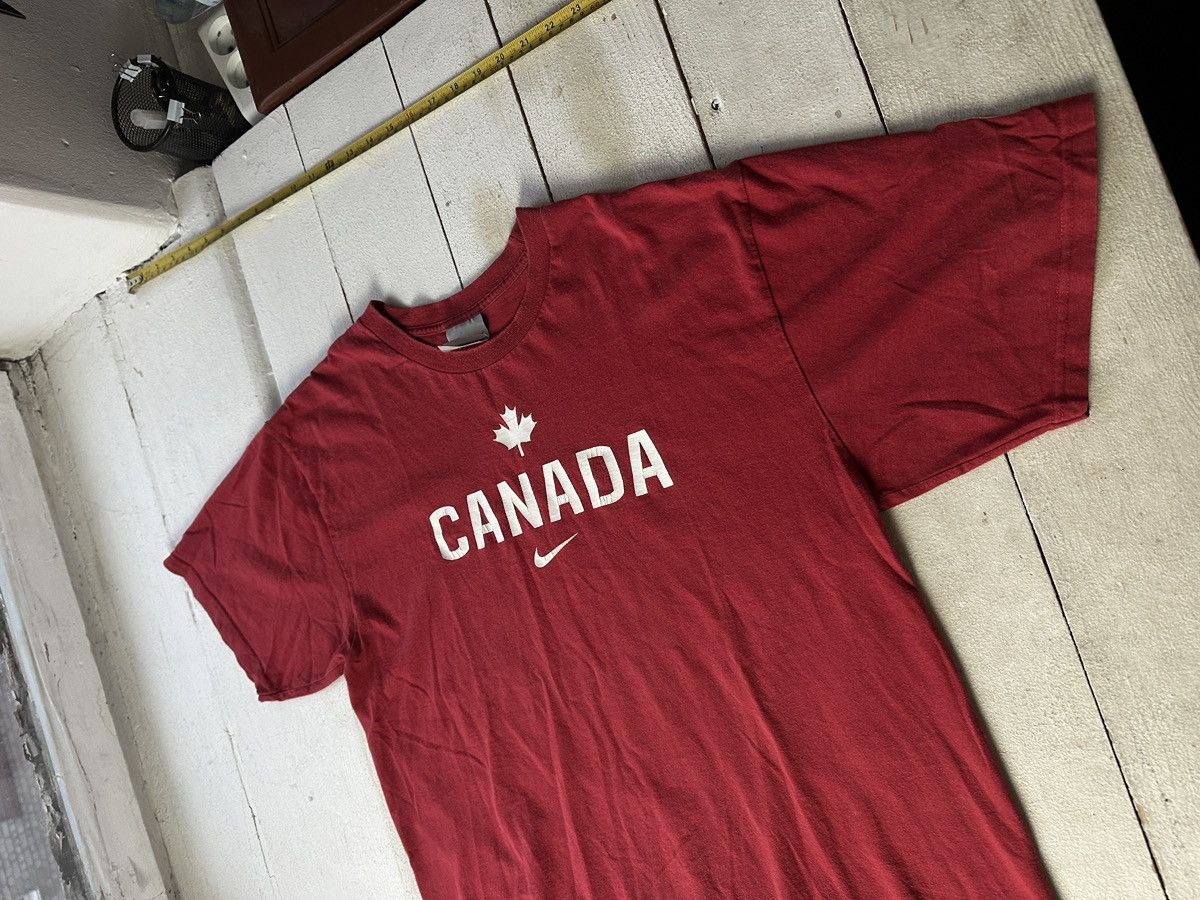 Nike 🚨 NIKE CANADA BIG LOGO SWOOSH NHL RARE BOXY MEN T-SHIRT Size US L / EU 52-54 / 3 - 2 Thumbnail