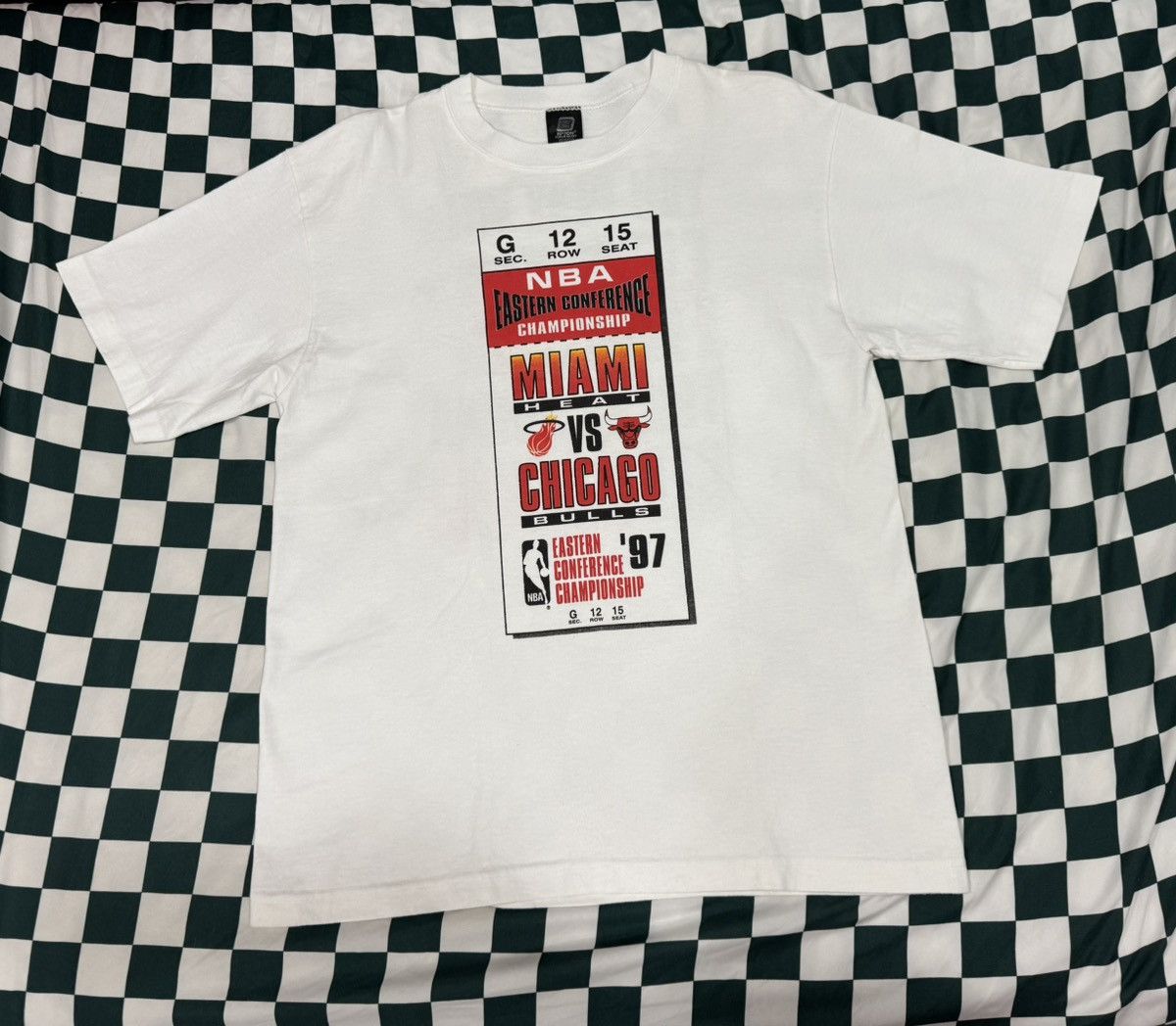 Vintage Vintage 1997 Miami Heat vs Chicago Bulls ECF promo shirt Size US L / EU 52-54 / 3 - 2 Thumbnail