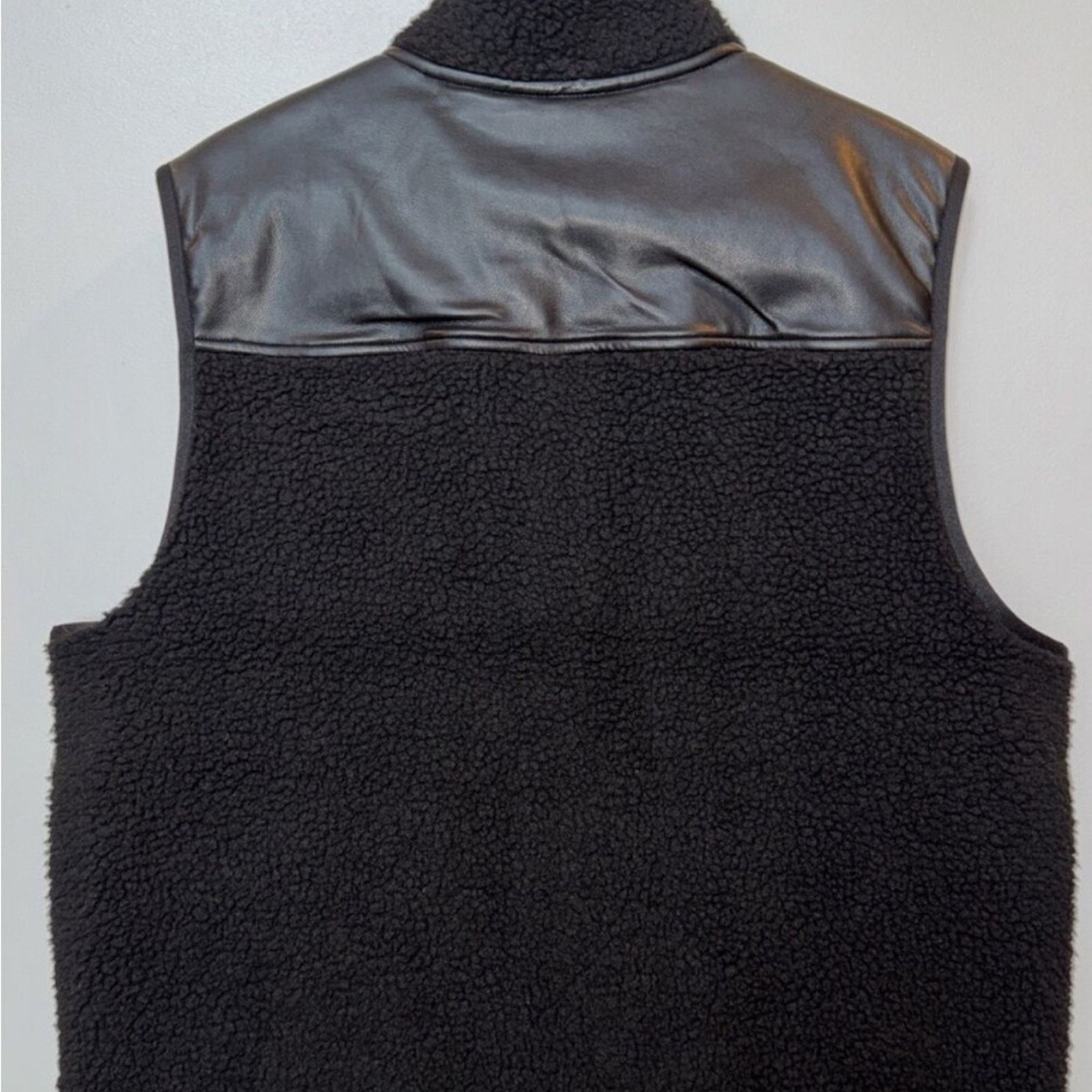 Michael Kors $228 Michael Kors Men’s Vest Black Sherpa Fleece Size US XL / EU 56 / 4 - 5 Thumbnail