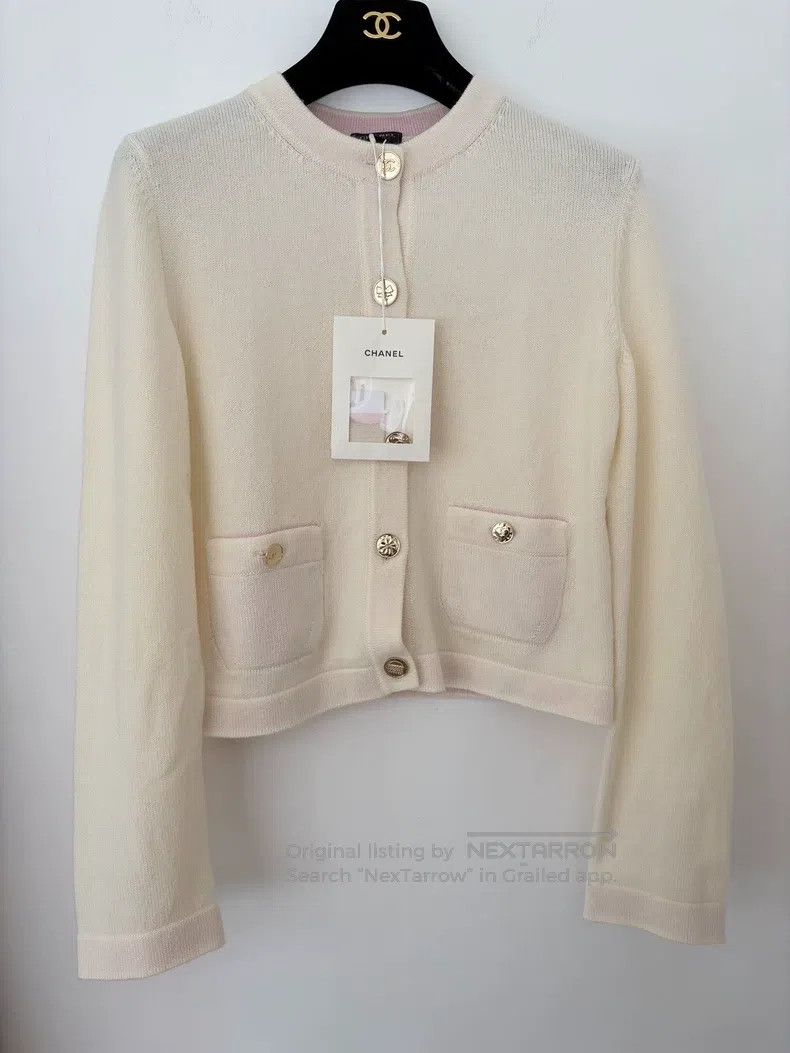 Chanel Chanel Multi-element button white knitted cardigan coat Size XS / US 0-2 / IT 36-38 - 1 Thumbnail