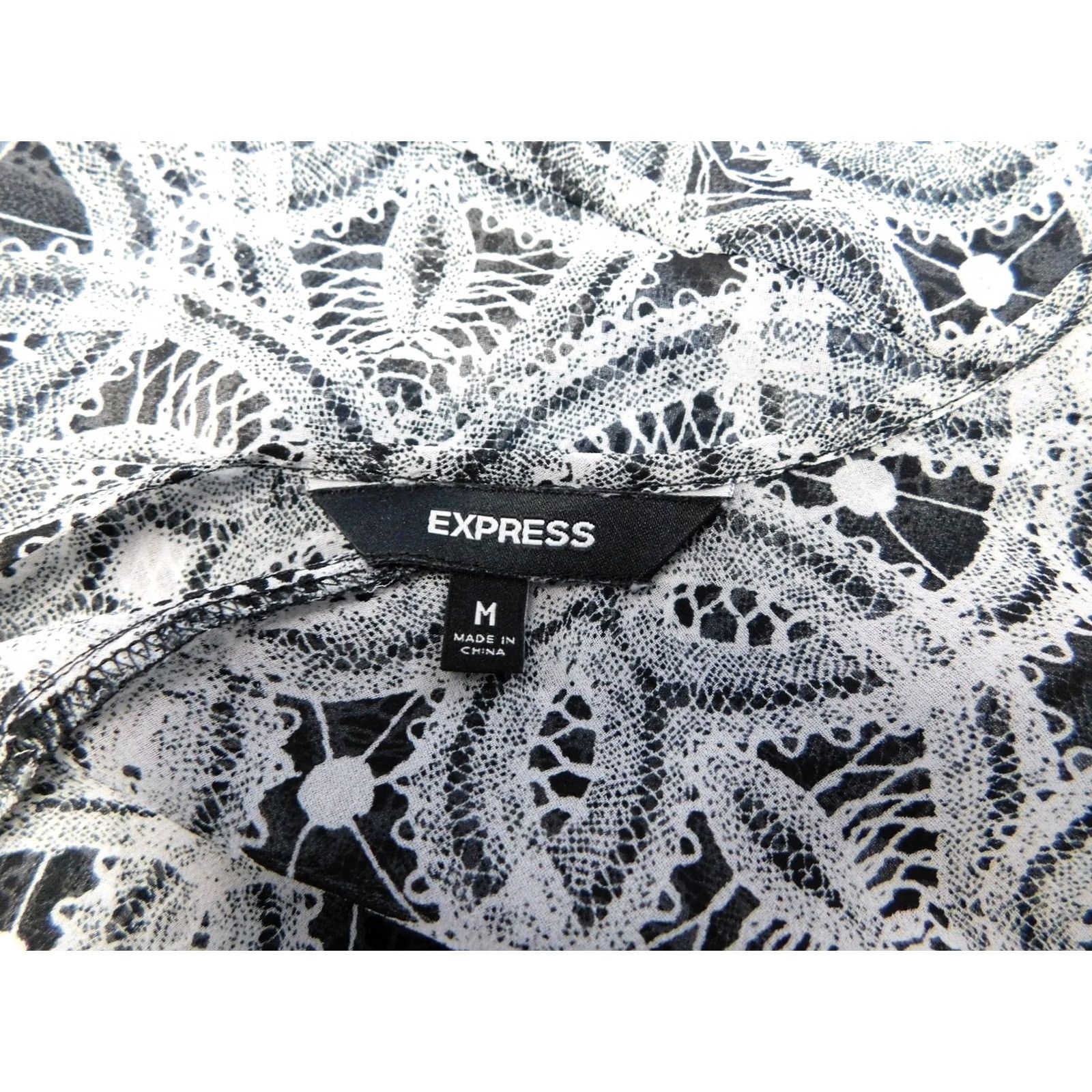 Express Express Flower Applique Lace-Print Sleeveless Top Black Medium Blouse Women's Express Shirt Lace Embellished 90s Style Flower (M) Black Size M / US 6-8 / IT 42-44 - 5 Thumbnail