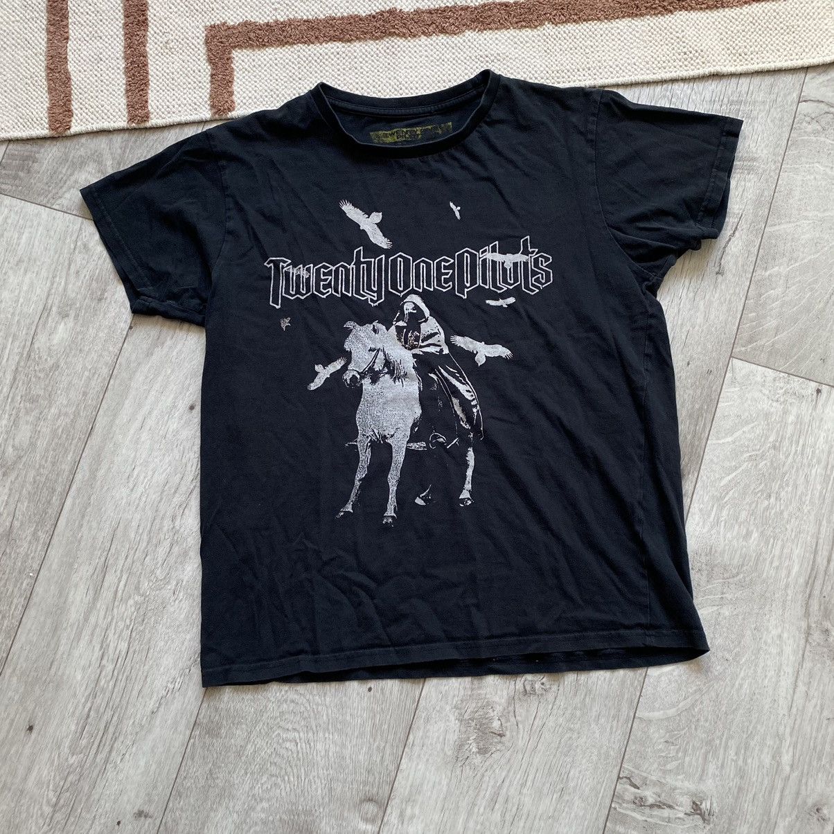 Band Tees TWENTY ONE PILOTS BAND HORSE RIDER PRINT T SHIRT Size US M / EU 48-50 / 2 - 1 Thumbnail