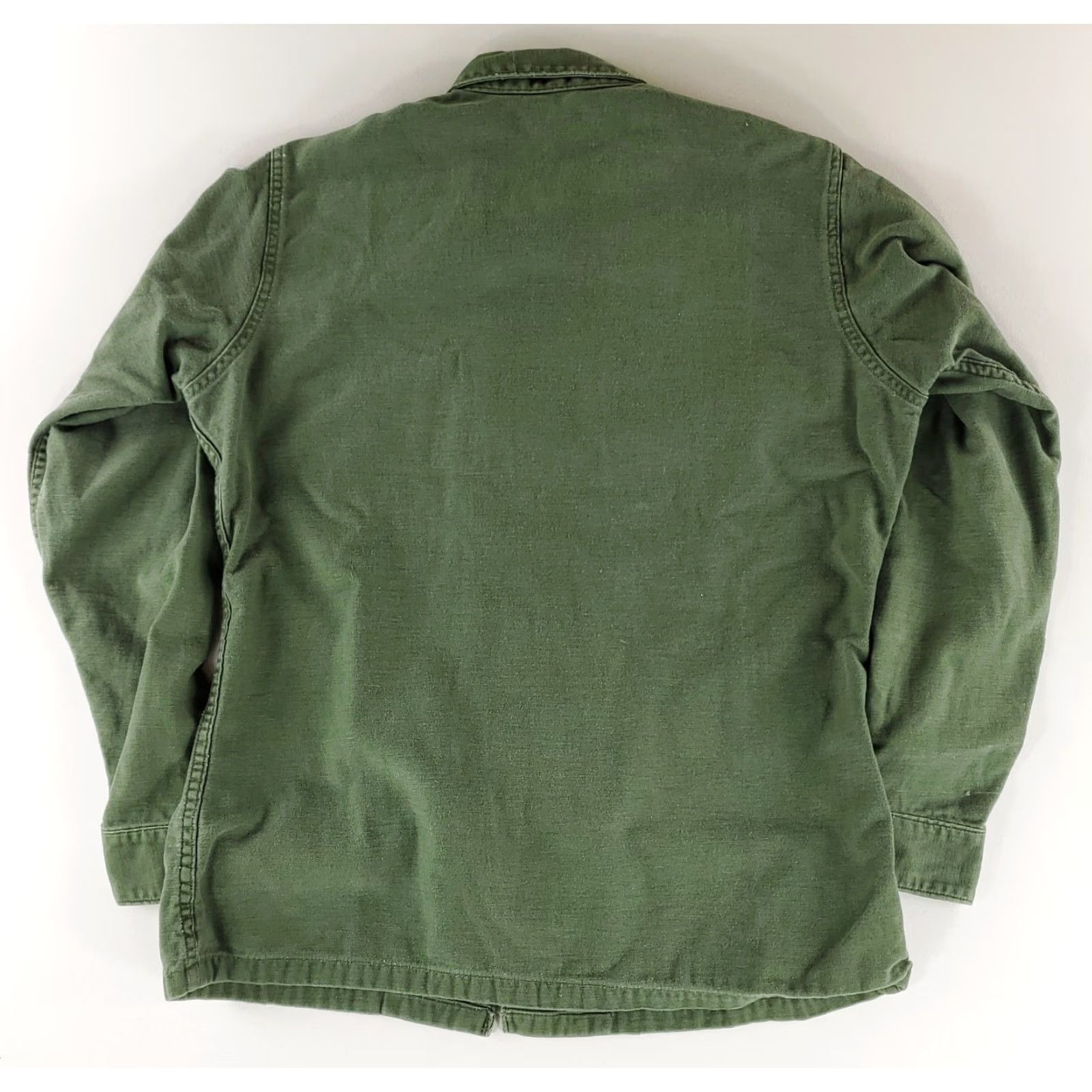 Vintage VINTAGE US Army OG 107 Button Up Field Shirt Sateen Green Mens 15.5x33 M Long Sleeve Mens - VTG 60s Vietman Size US M / EU 48-50 / 2 - 6 Thumbnail
