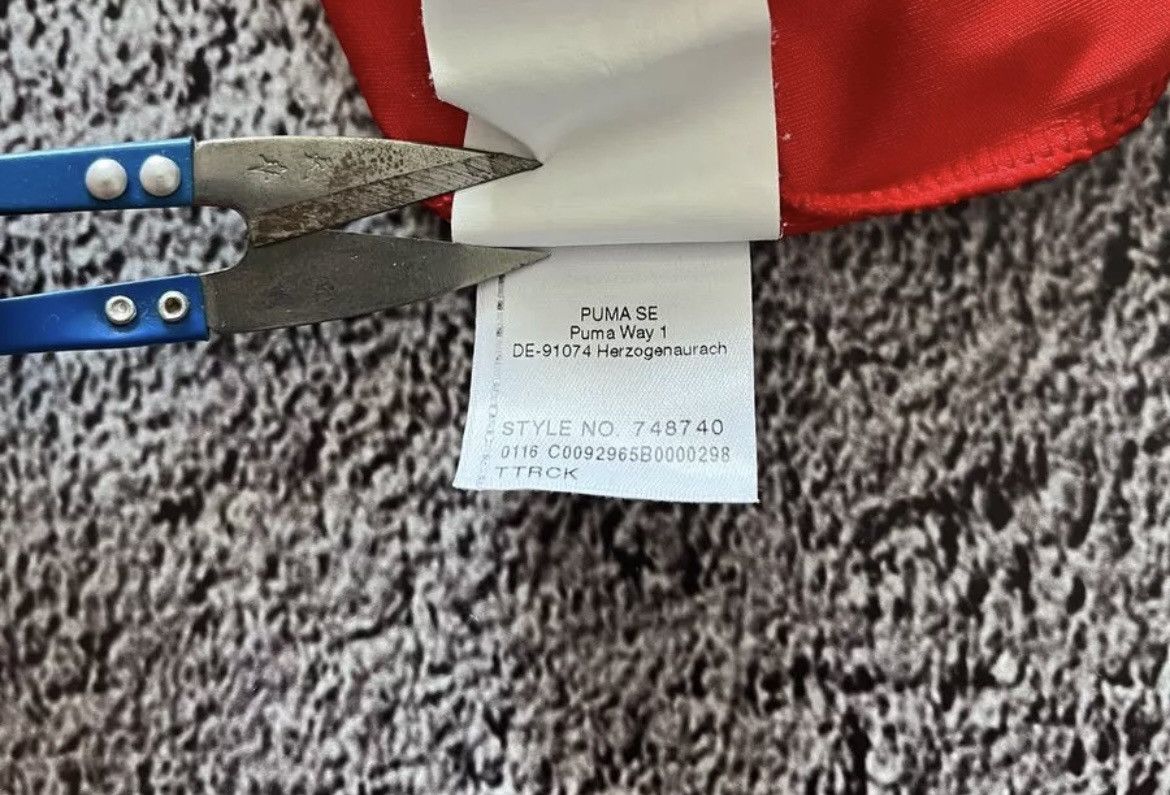 Puma Switzerland 2016-2017 Home Football Soccer Jersey Puma Size US L / EU 52-54 / 3 - 11 Thumbnail