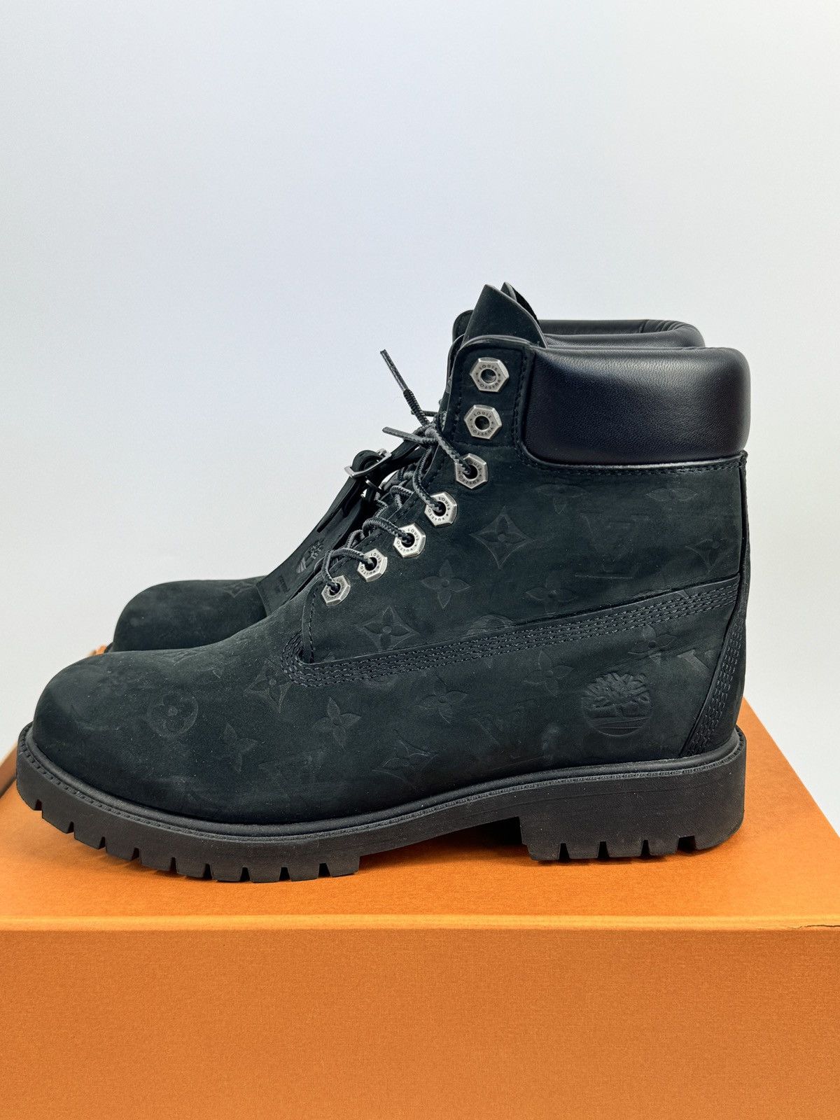 Louis Vuitton × Timberland MONOGRAM PRINT BOOTS Size US 9.5 / EU 42-43 - 2 Thumbnail