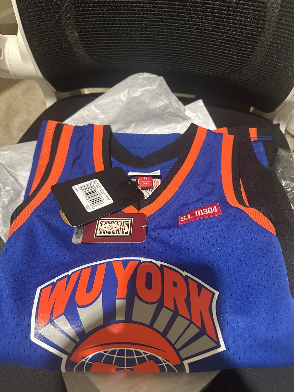 Mitchell & Ness NBA WU TANG SHAOLIN X BRNBA REMIX JERSEY KNICKS (SMALL) Size US S / EU 44-46 / 1 - 12 Thumbnail