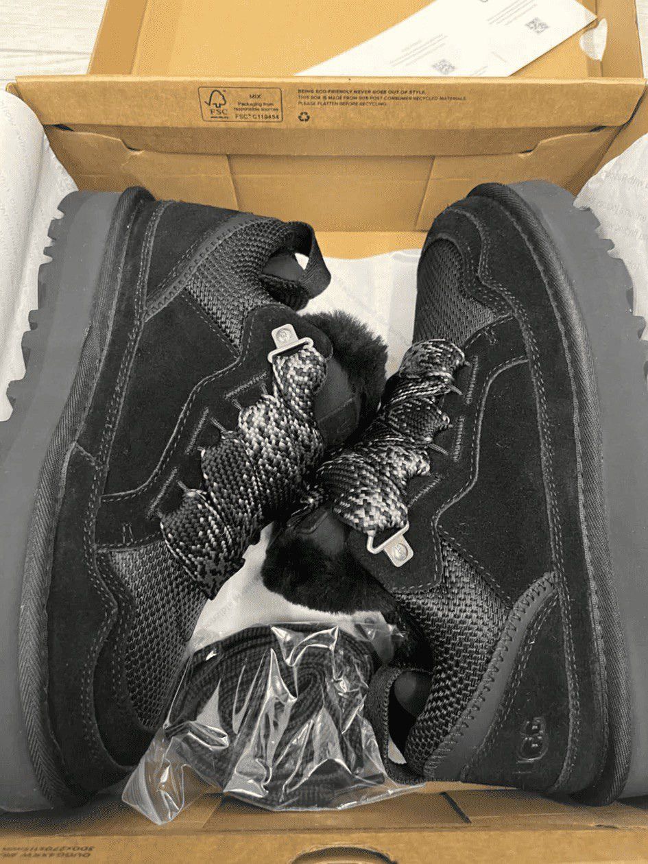 Ugg UGG Womens Lowmel Black Size US 9.5 / IT 39.5 - 9 Thumbnail