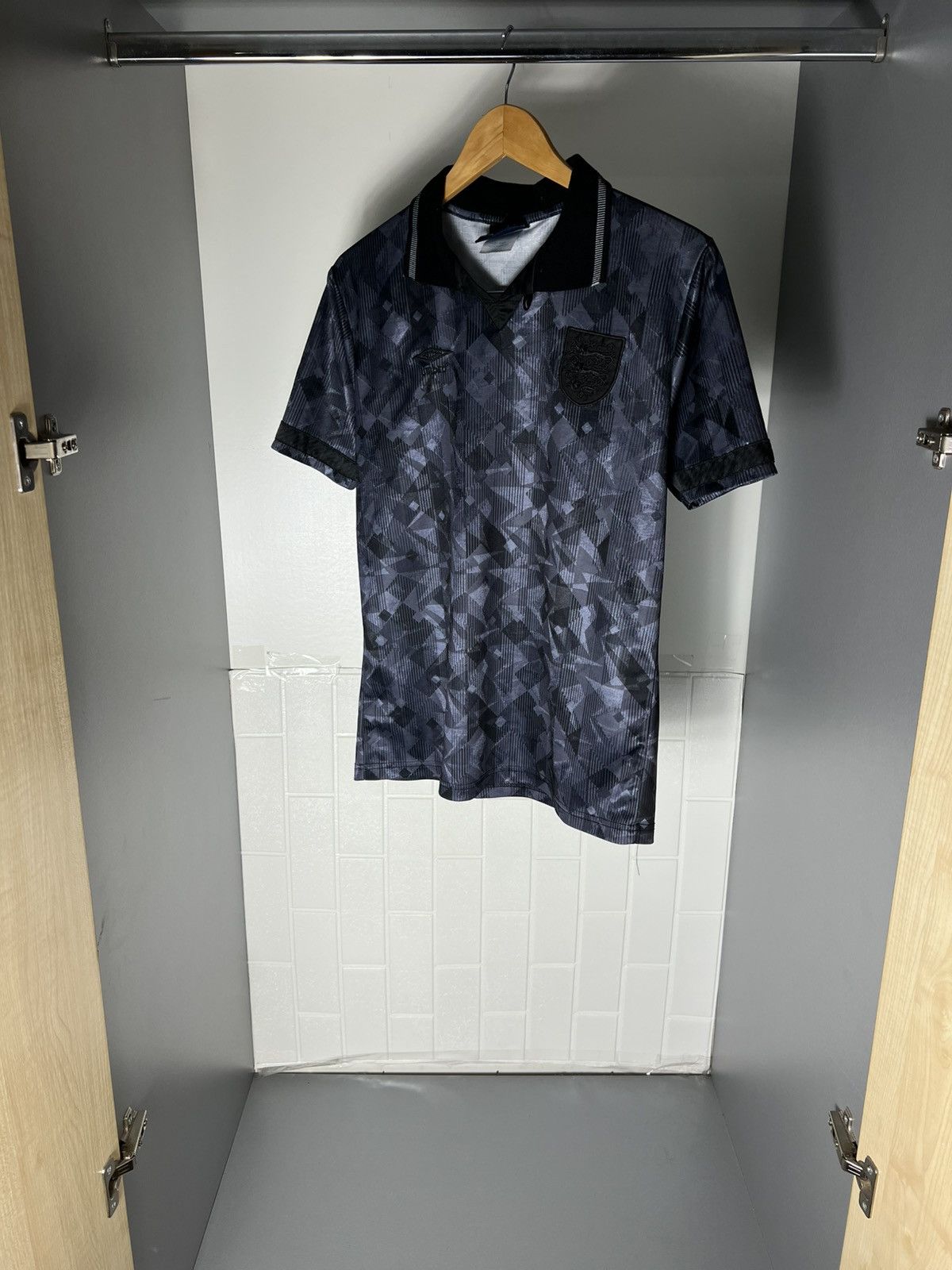 Umbro VINTAGE UMBRO ENGLAND RETRO SOCCER JERSEY MANCHESTER Y2K 90s Size US S / EU 44-46 / 1 - 11 Thumbnail